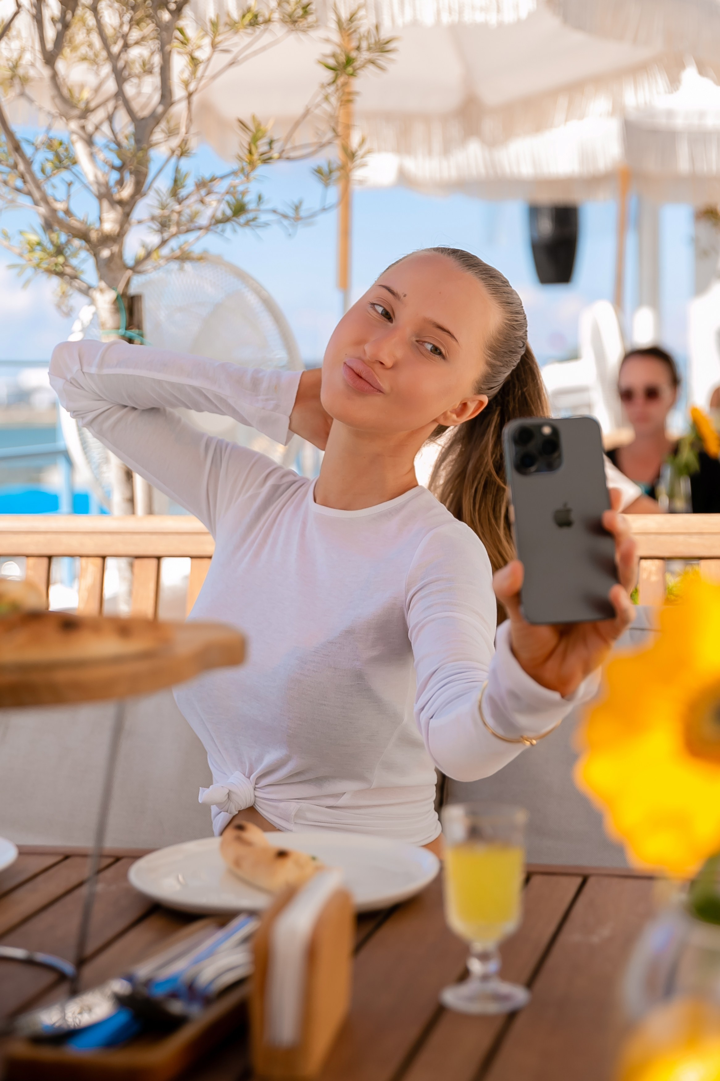 «Похмельный рейв» в ресторане DELMAR. Репортажный фотограф в Ялте Алексей Семёнов