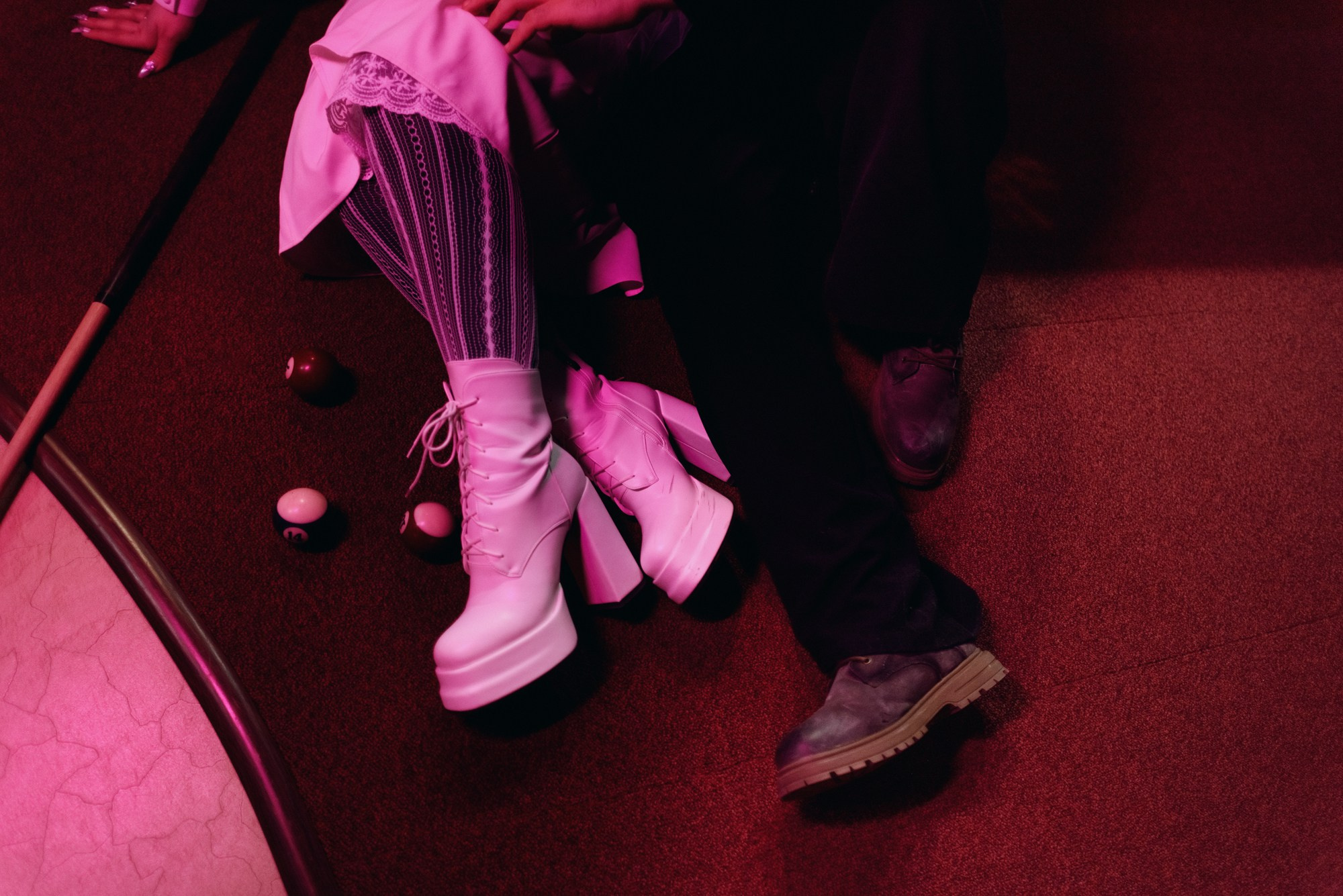 Свадебные детали: кольца, букет и атмосфера зимнего дня