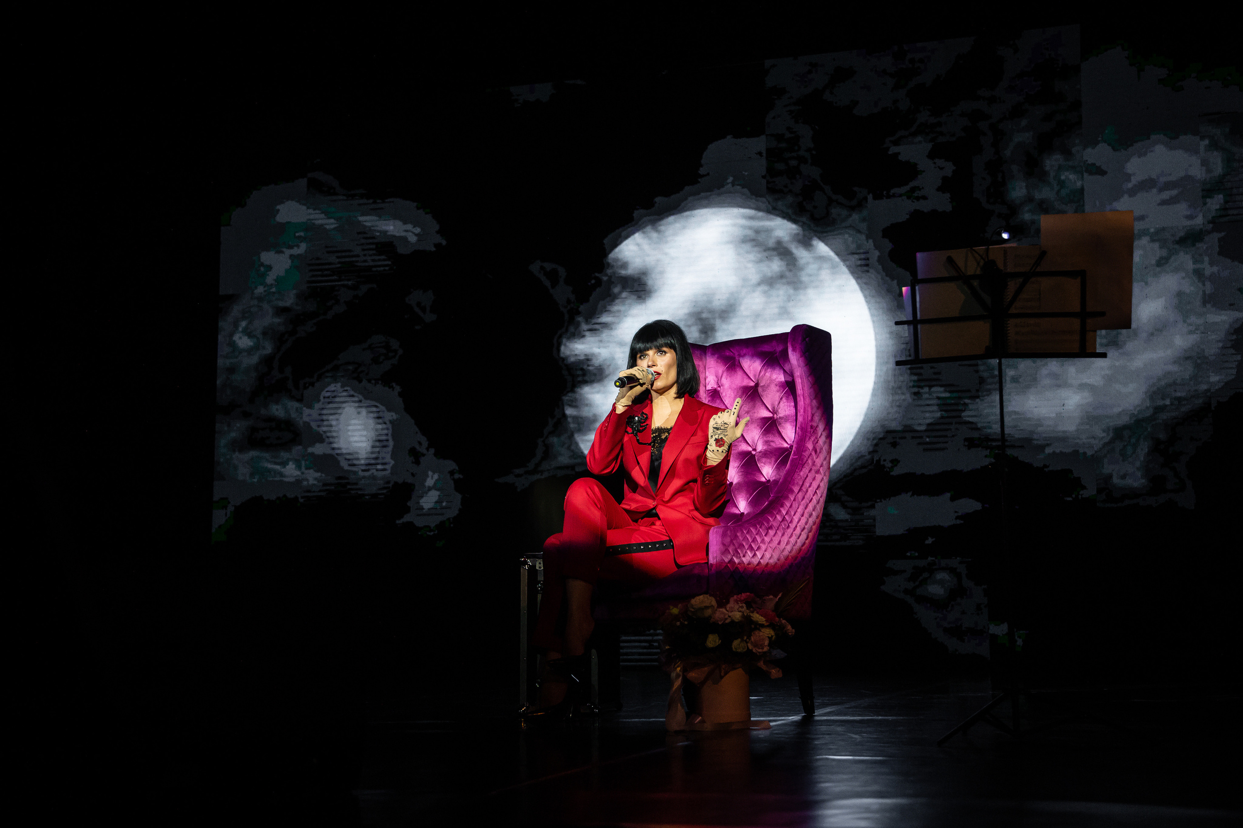 Поэтесса Юлия Соломонова. Бизнес фотограф в Новосибирске Александр Рощин