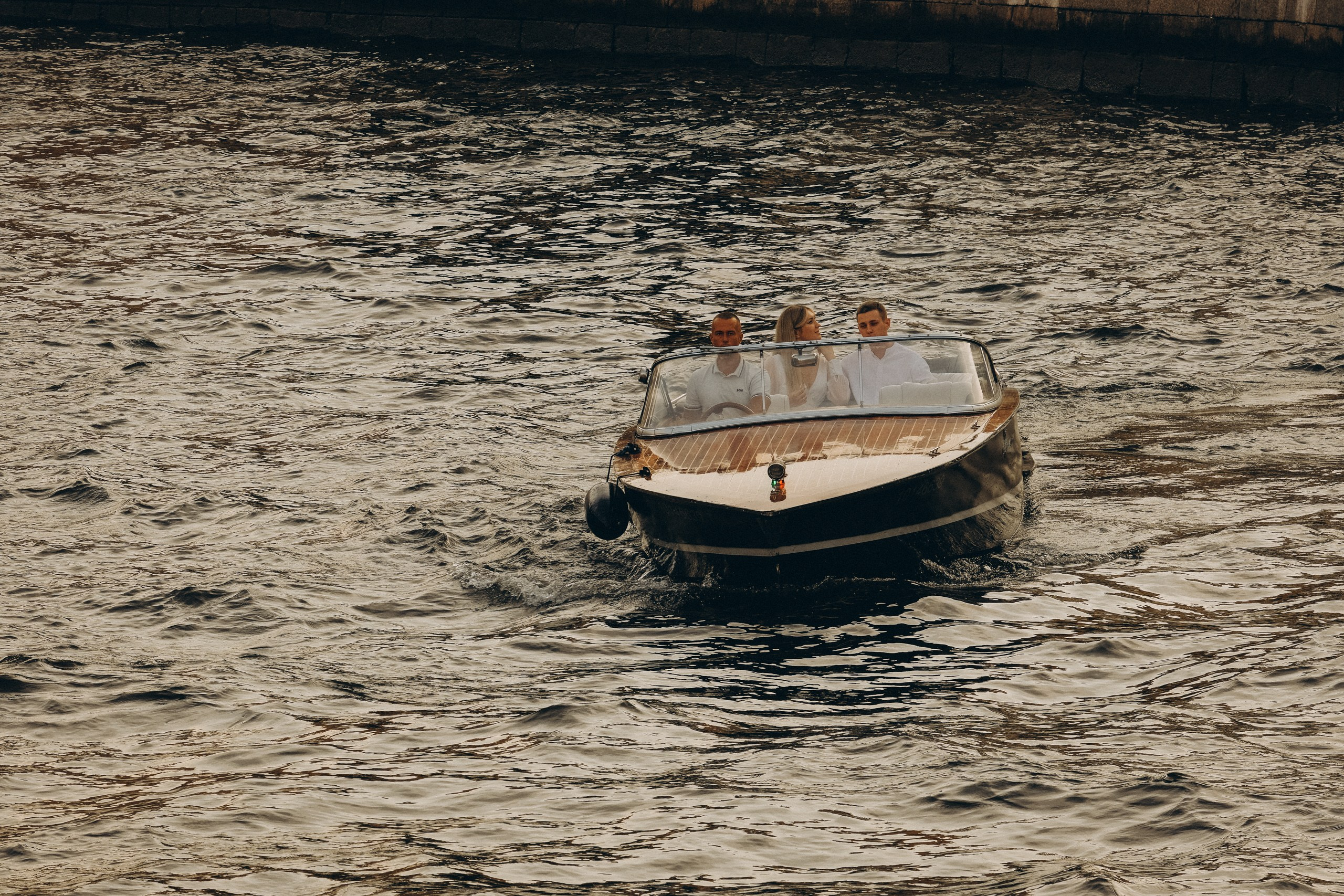 СВАДЕНБНАЯ СЬЕМКА НА КАТЕРЕ ПО КАНАЛАМ САНКТ-ПЕТЕРБУРГА И В АКВАТОРИИ НЕВЫ. Профессиональный фотограф, Санкт-Петербург — Виктория Богомолова