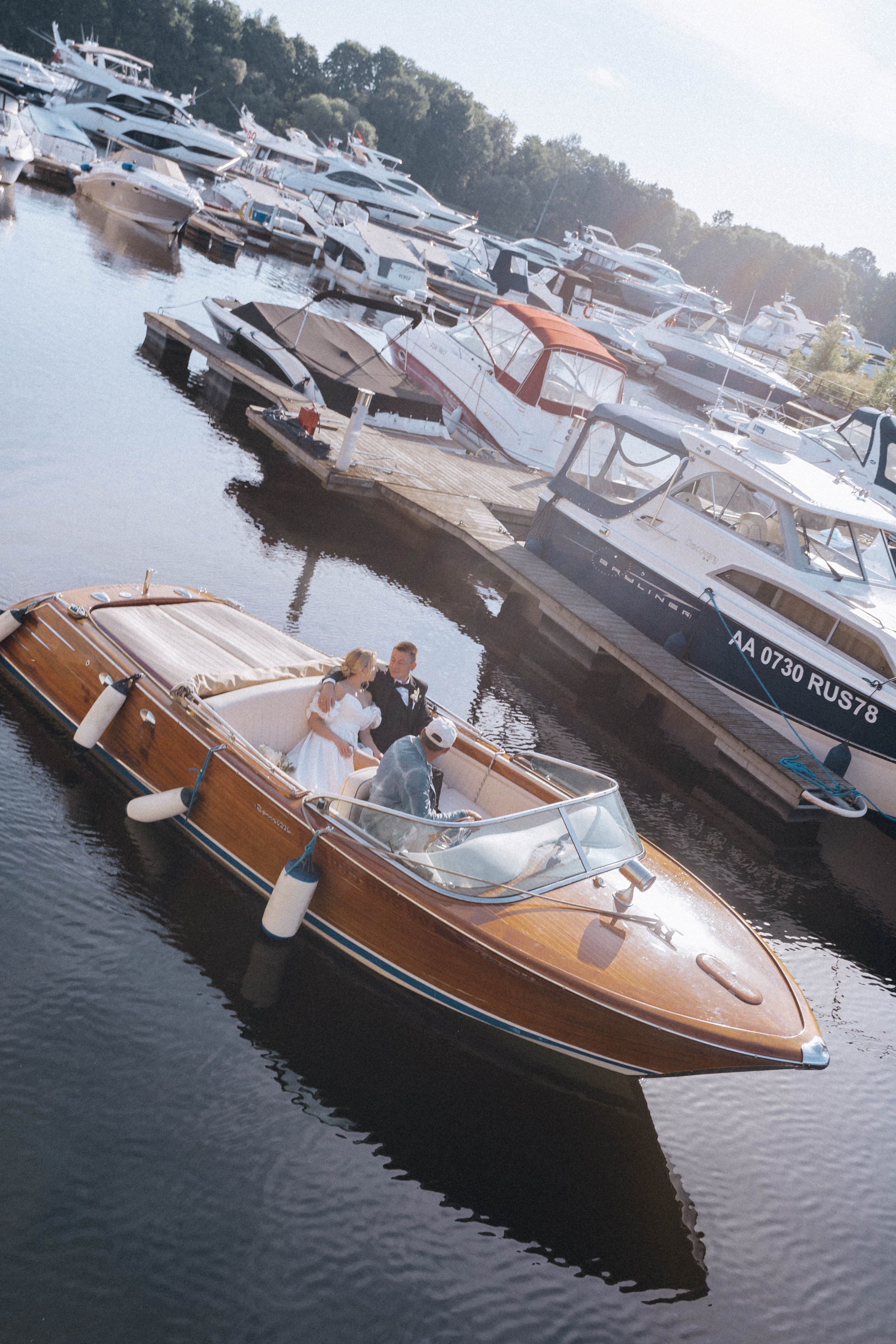 СВАДЕНБНАЯ СЬЕМКА НА КАТЕРЕ ПО КАНАЛАМ САНКТ-ПЕТЕРБУРГА И В АКВАТОРИИ НЕВЫ. Профессиональный фотограф, Санкт-Петербург — Виктория Богомолова