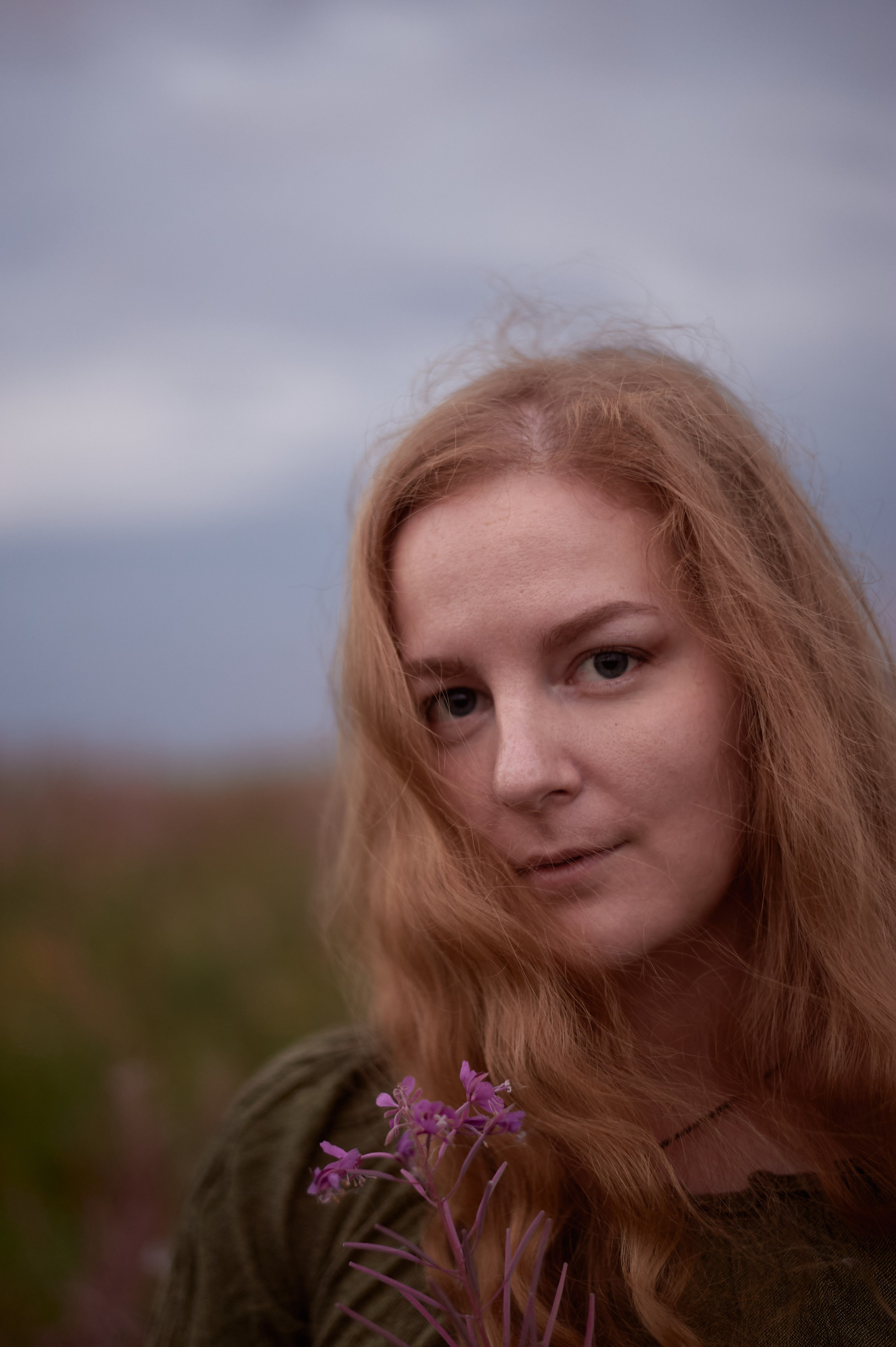 Таня. Рассвет в поле. Женский фотограф в Череповце Даша Акулич