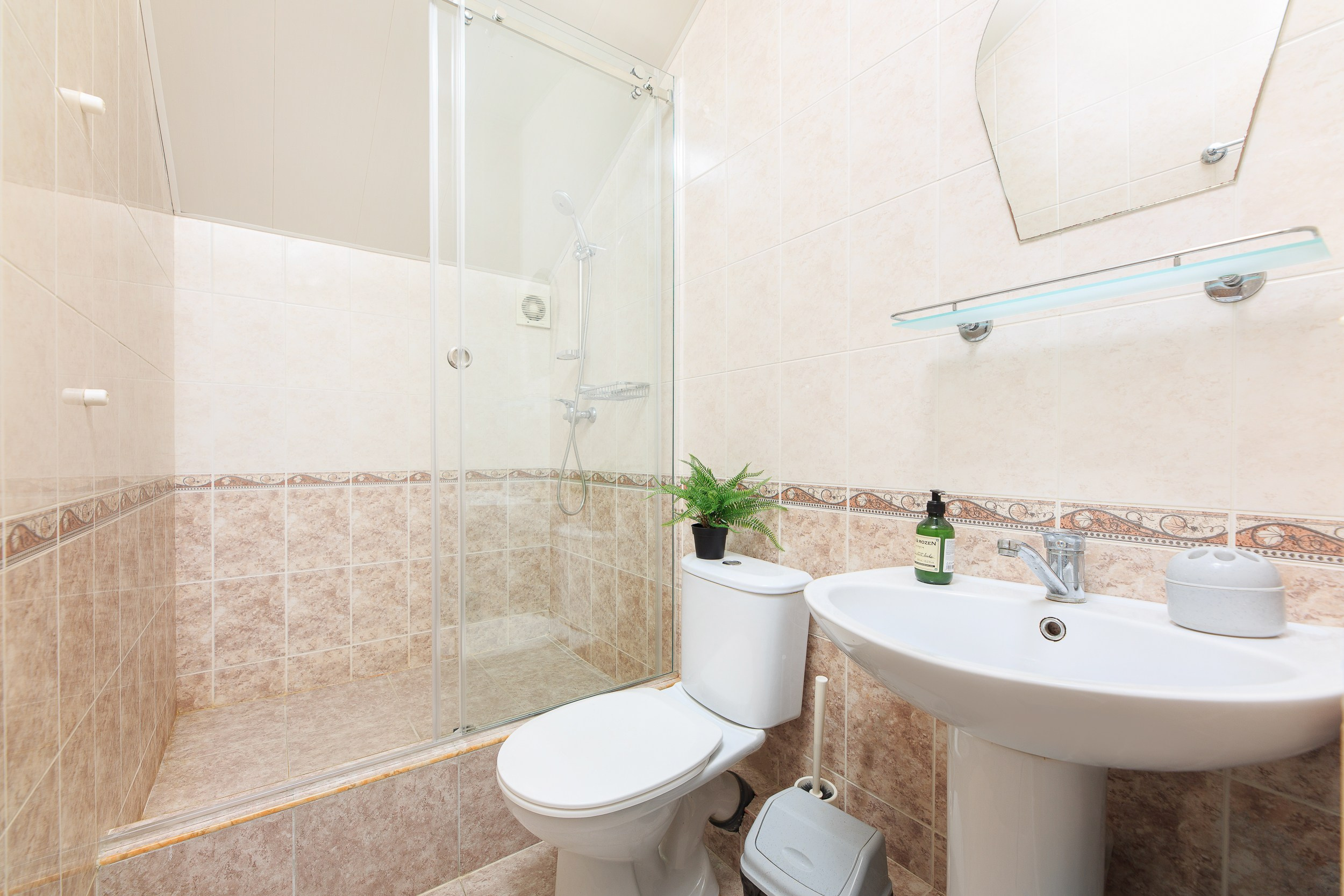 Фотосъёмка номеров с дополнительным освещением. Профессиональная фотосъёмка интерьеров, предметная фотосессия еды для меню г. Анапа