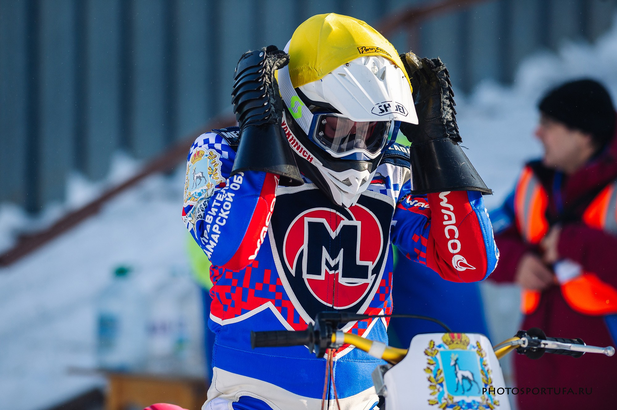 Мотогонку на льду. Спортивный фотограф в Уфе Евгений Буров