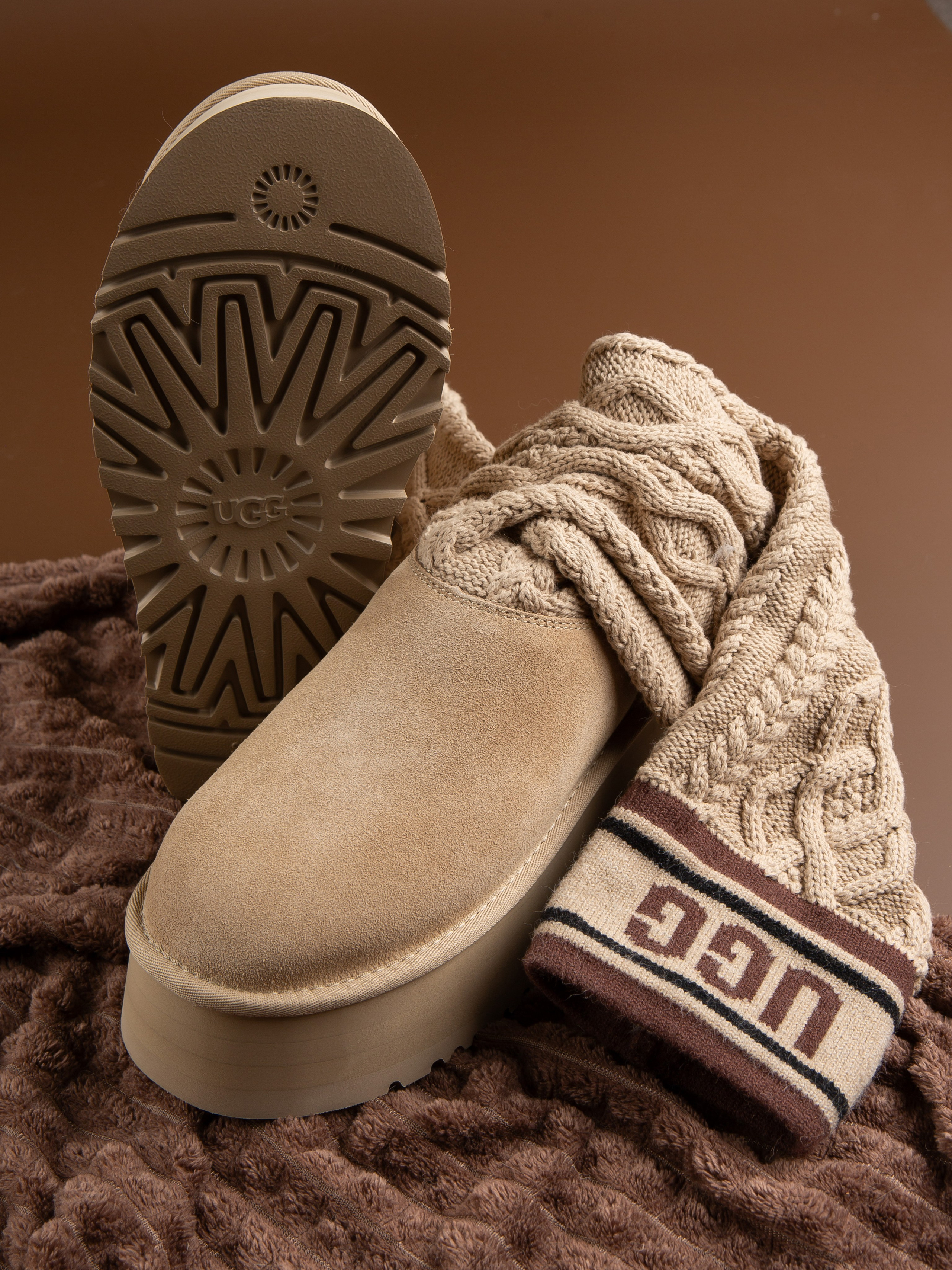 Обувь на цветных фонах. Фотограф Мария Кольцова