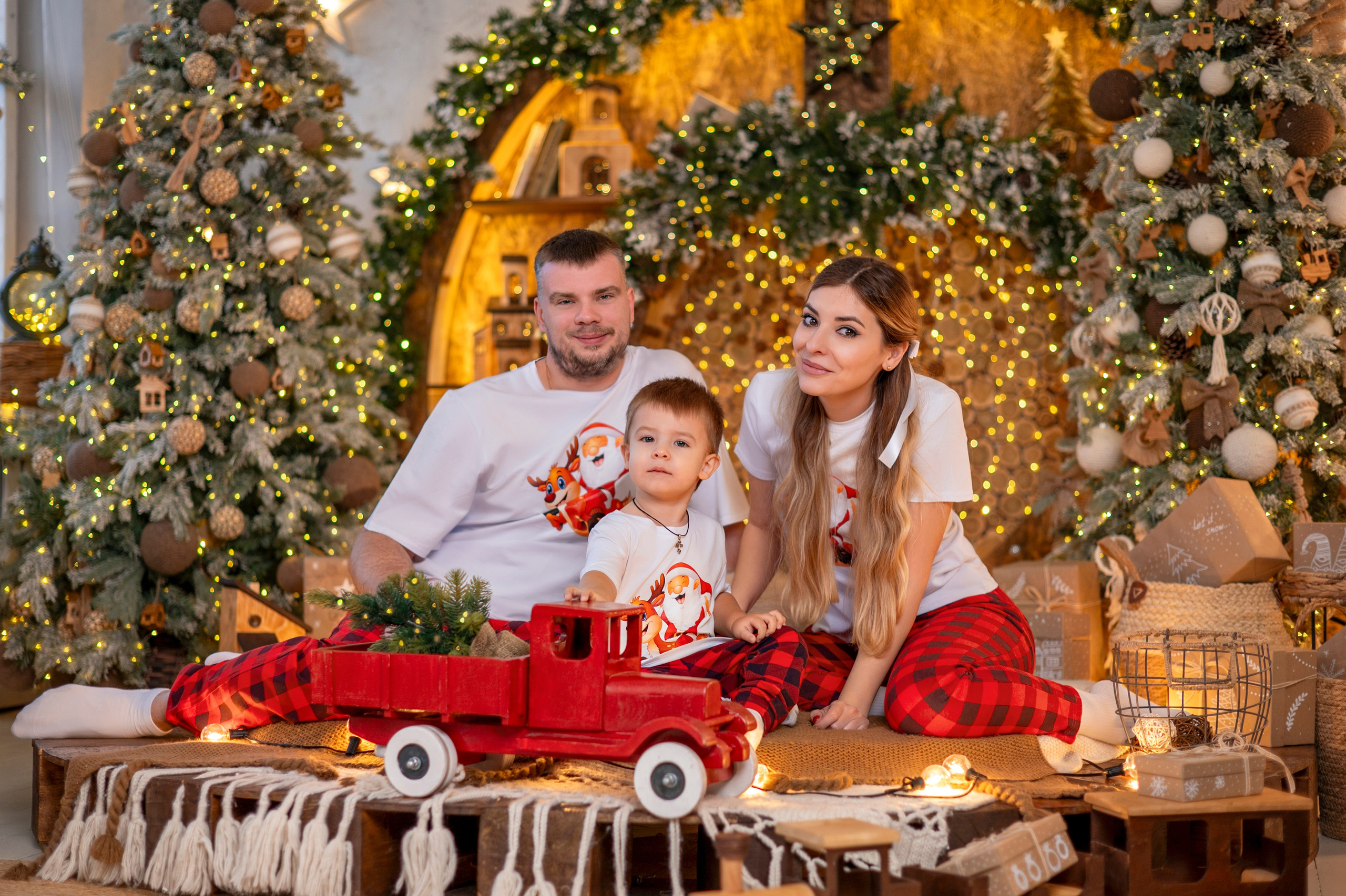 Семейная фотосессия студия Леонардо. Детский и семейный фотограф г. Москва Оксана Катаджи