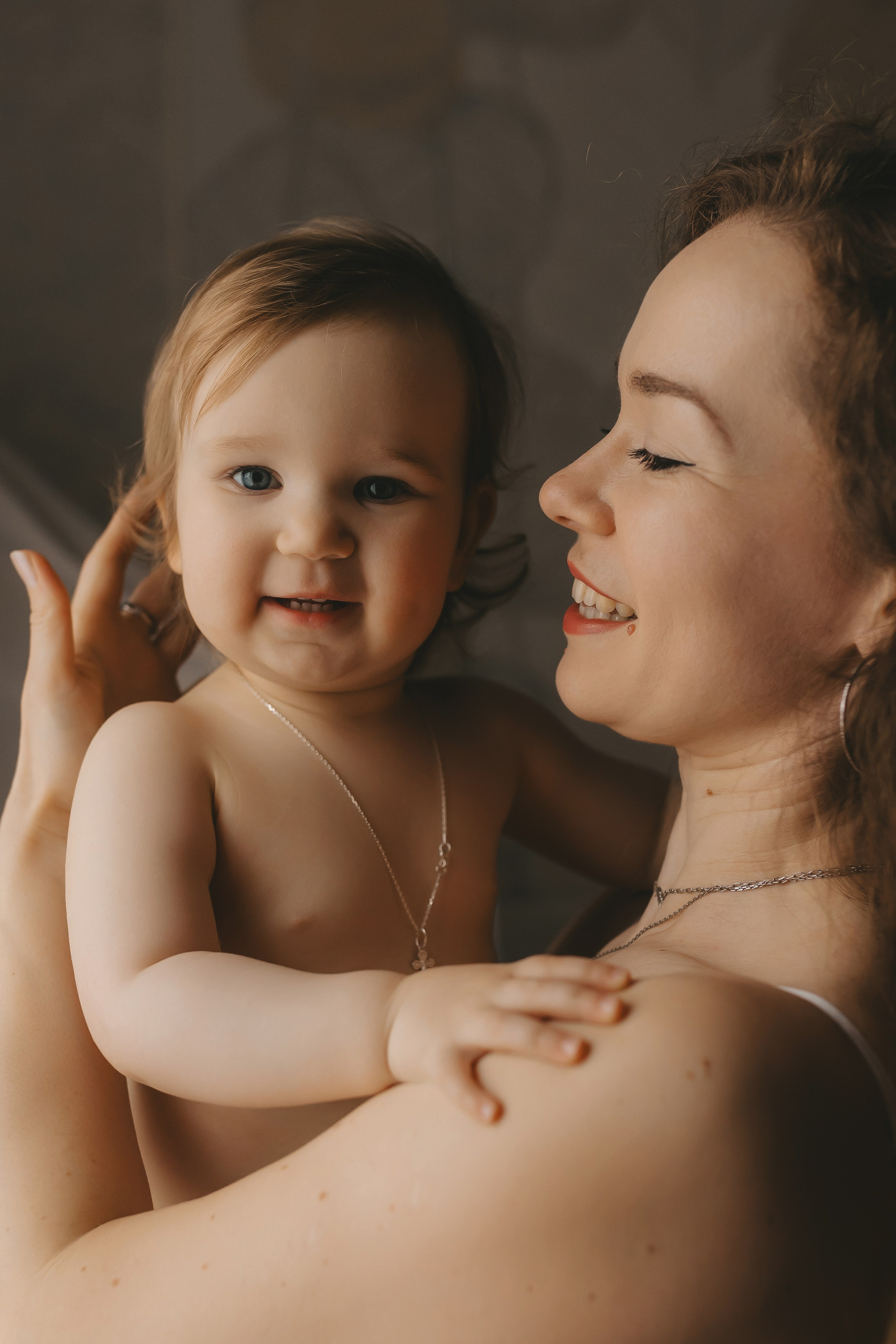 Весенняя домашняя семейная фотосессии мамы с дочками. Семейный и женский фотограф в Москве Надежда Воробьева