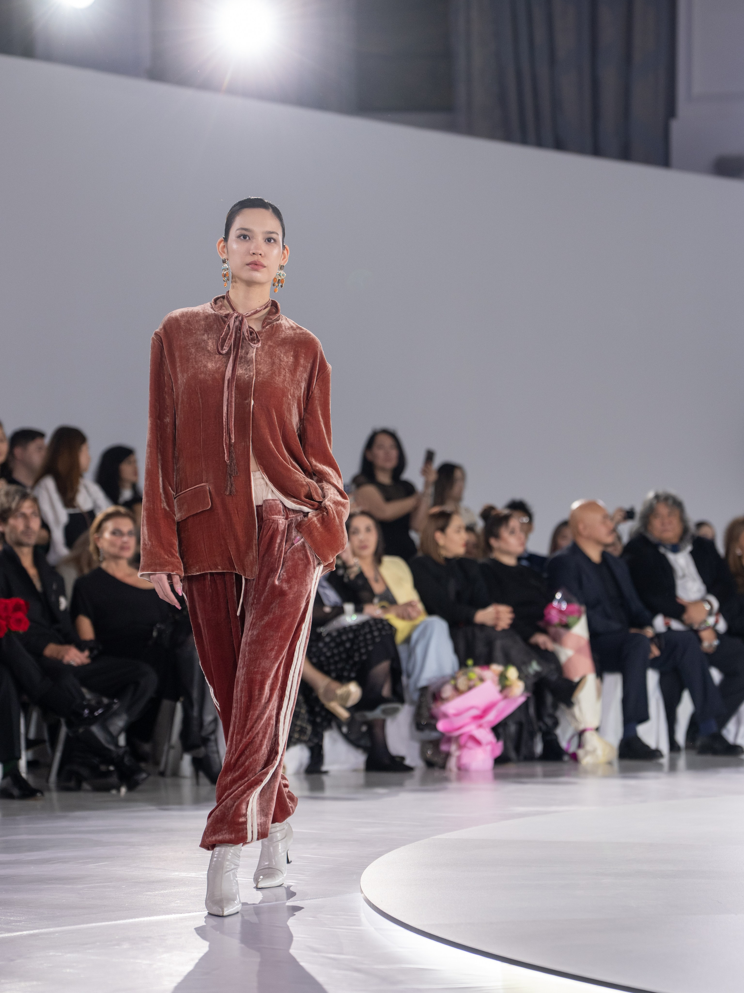 Дизайнер Aida Kaumenova. Сайт Алматинского НЮ АРТ, будуар и фэшн фотографа Дениса Карпенко