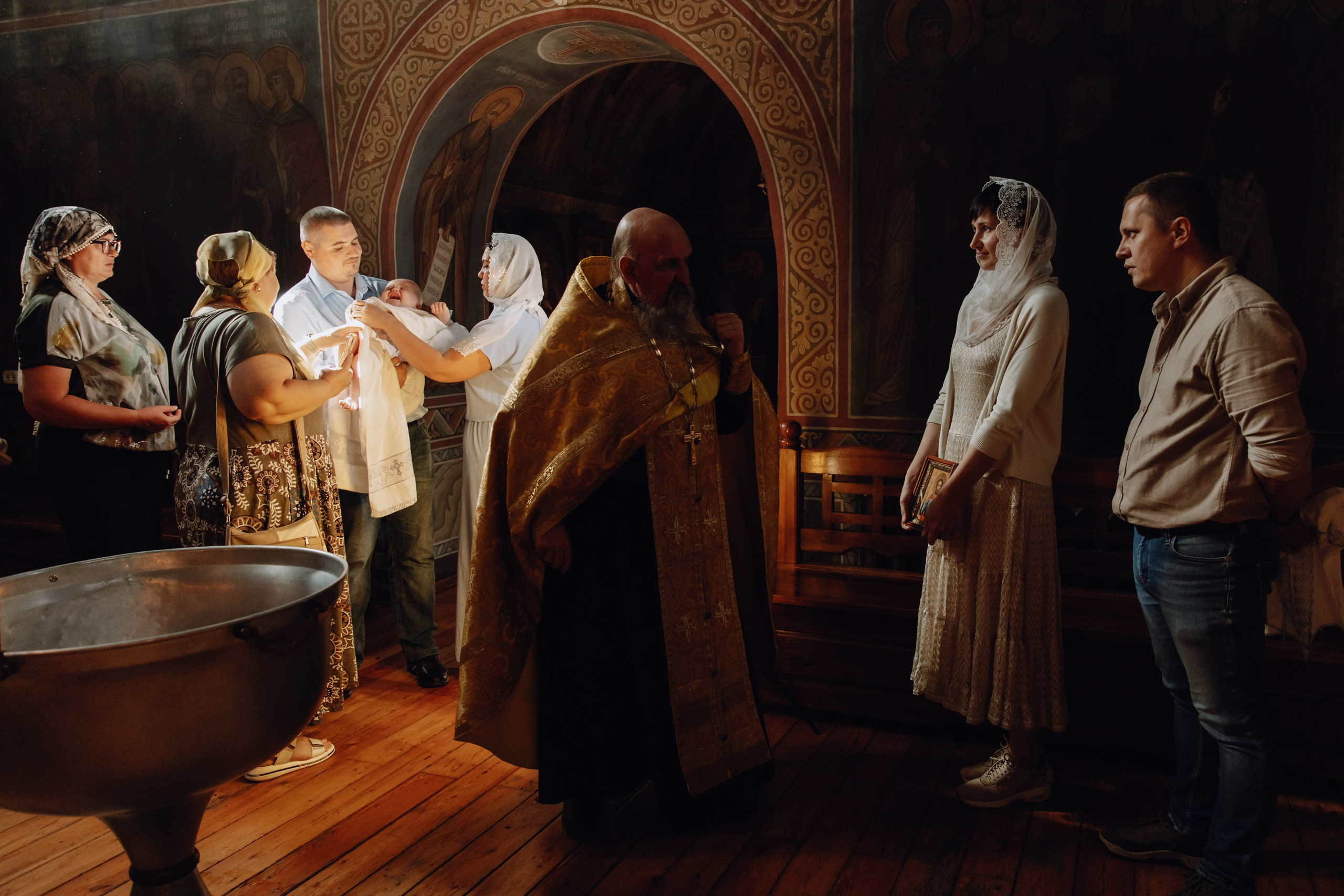 Таинство крещения в Холках. Фотограф Максим Никонов