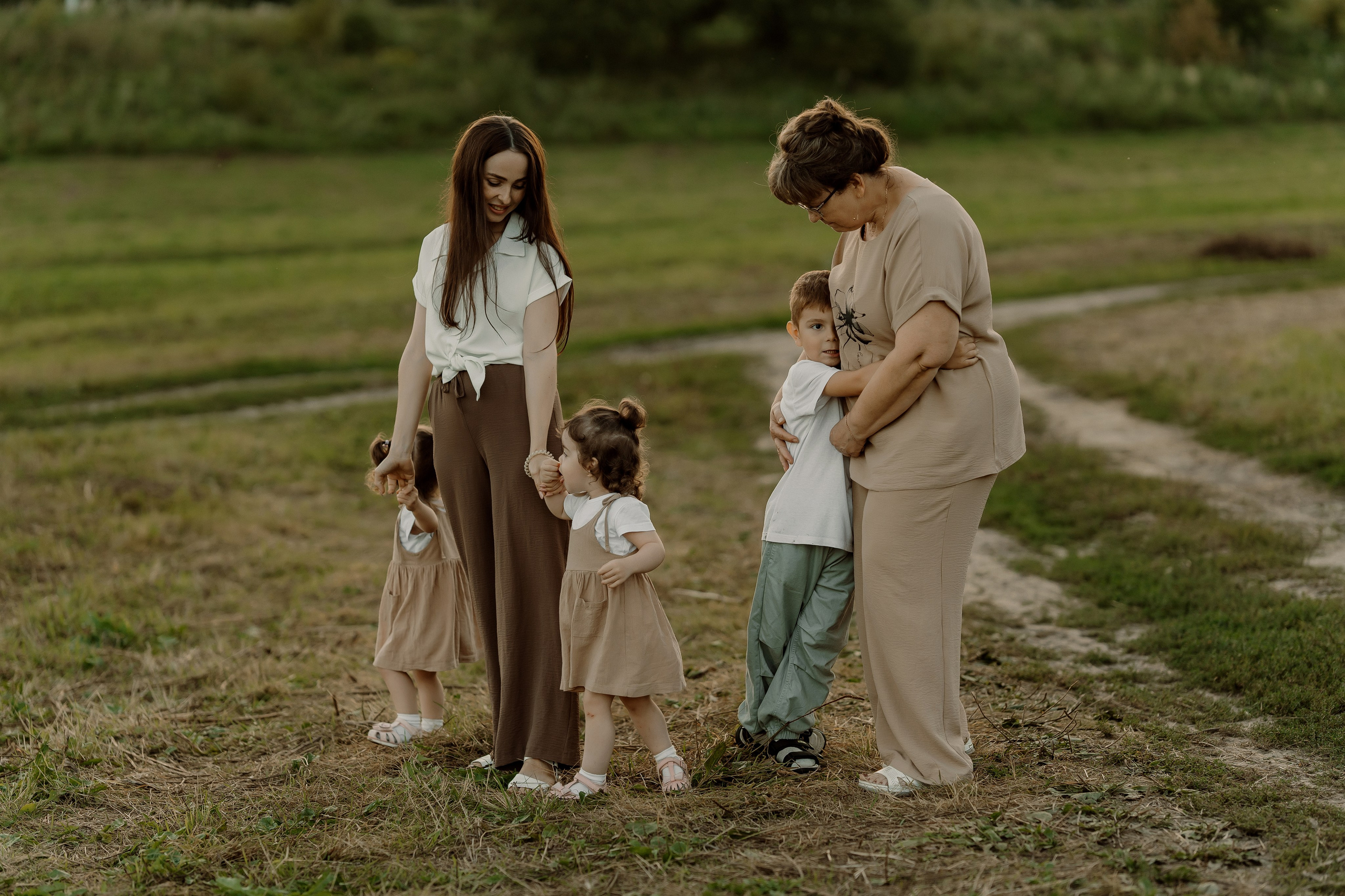 Съемка с внуками. Свадебный и индивидуальный фотограф в Суворове Клюева Мария