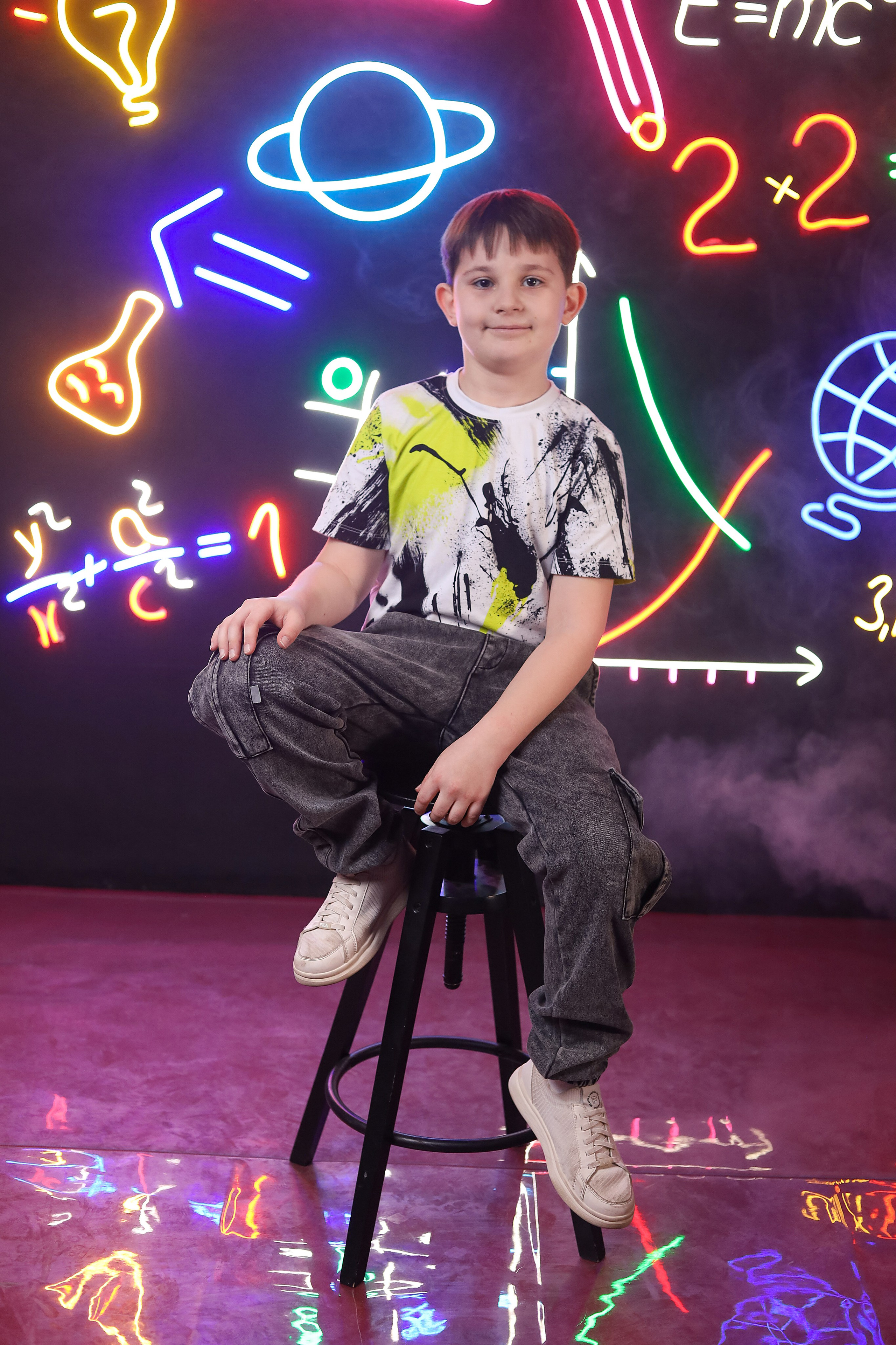 Выпускной альбом "Неон". Выпускные альбомы в Тюмени для школ, садов, вузов спортивных секций