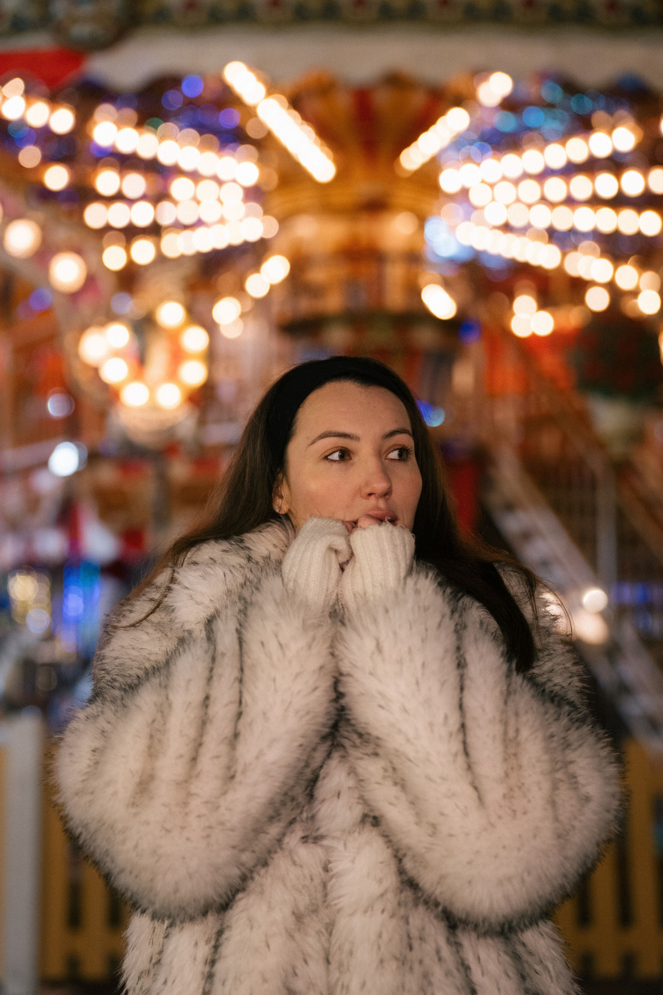 ПРОГУЛКА НА МАНЕЖНОЙ ПЛОЩАДИ ДЛЯ ДЕВУШКИ ПЕРЕД НОВЫМ ГОДОМ (НОВОГОДНЯЯ ФОТОСЕССИИЯ НА МАНЕЖНОЙ ПЛОЩАДИ). Профессиональный фотограф, Санкт-Петербург — Виктория Богомолова