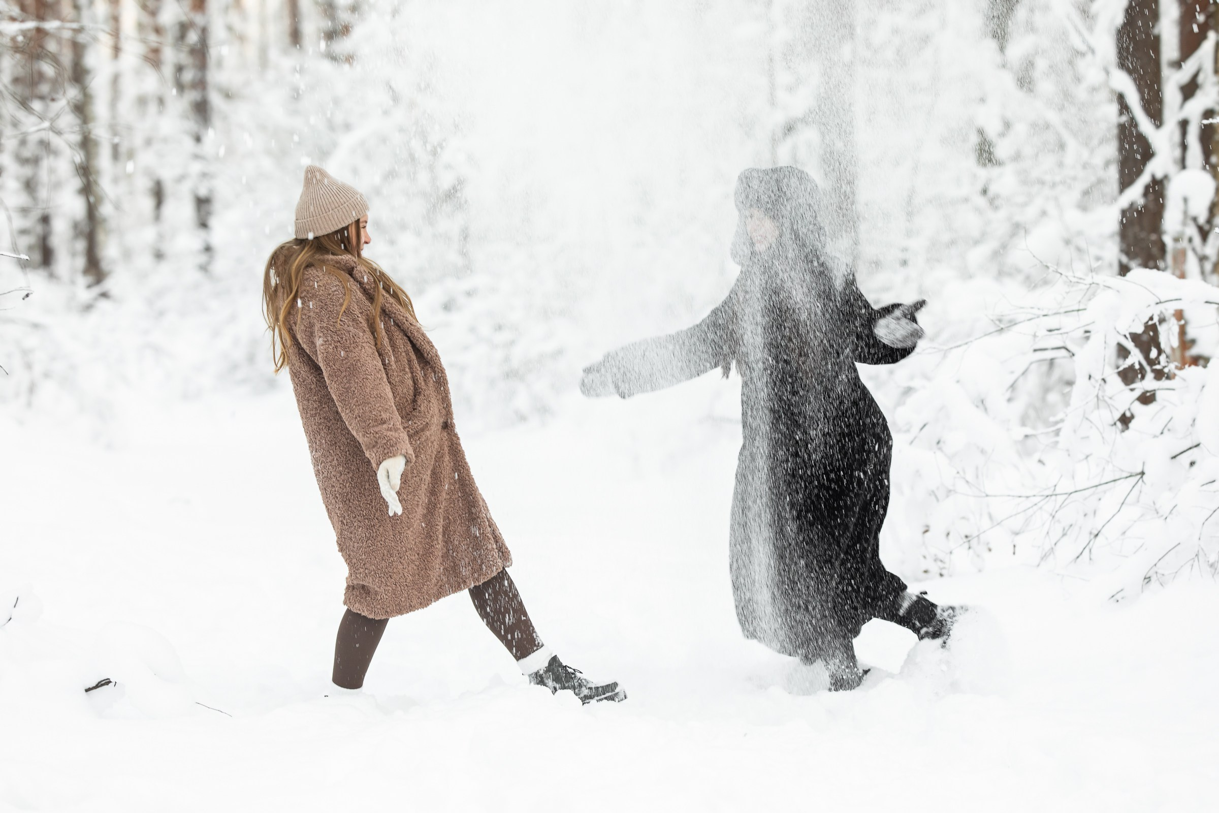 Анастасия и Юлия в зимнем лесу. Свадебный и семейный фотограф в Колпино и СПб Юлия Папанова