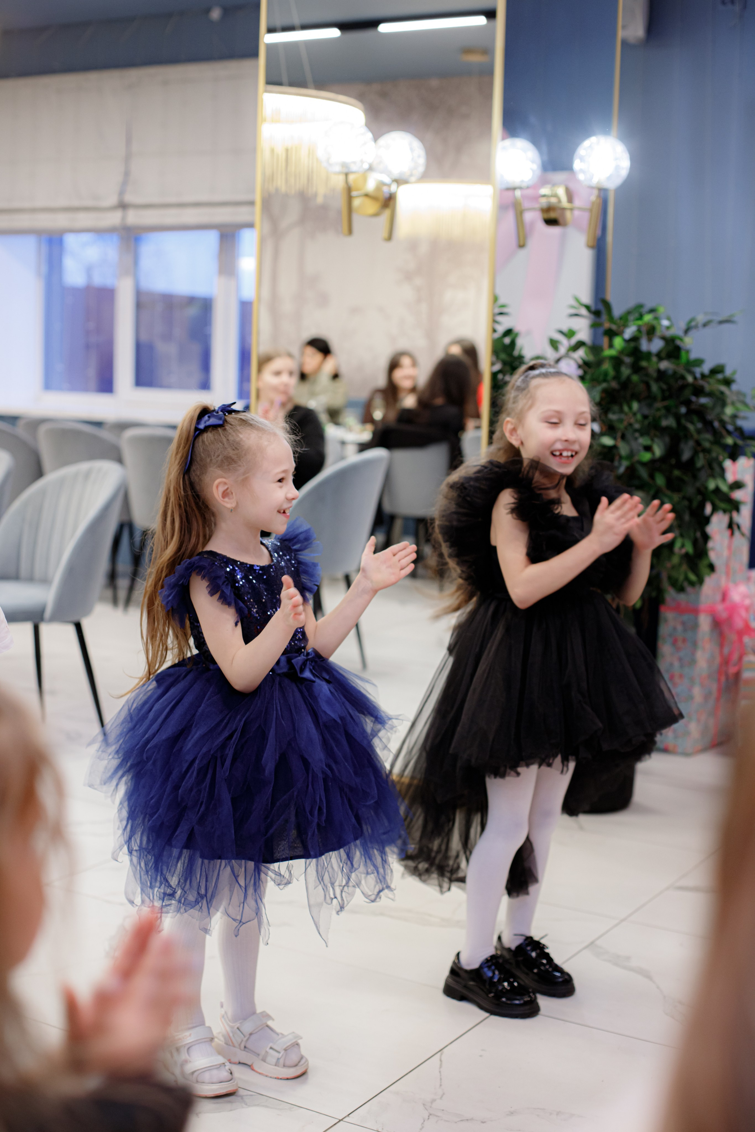 ASIA'S BIRTHDAY PARTY. Photokarish