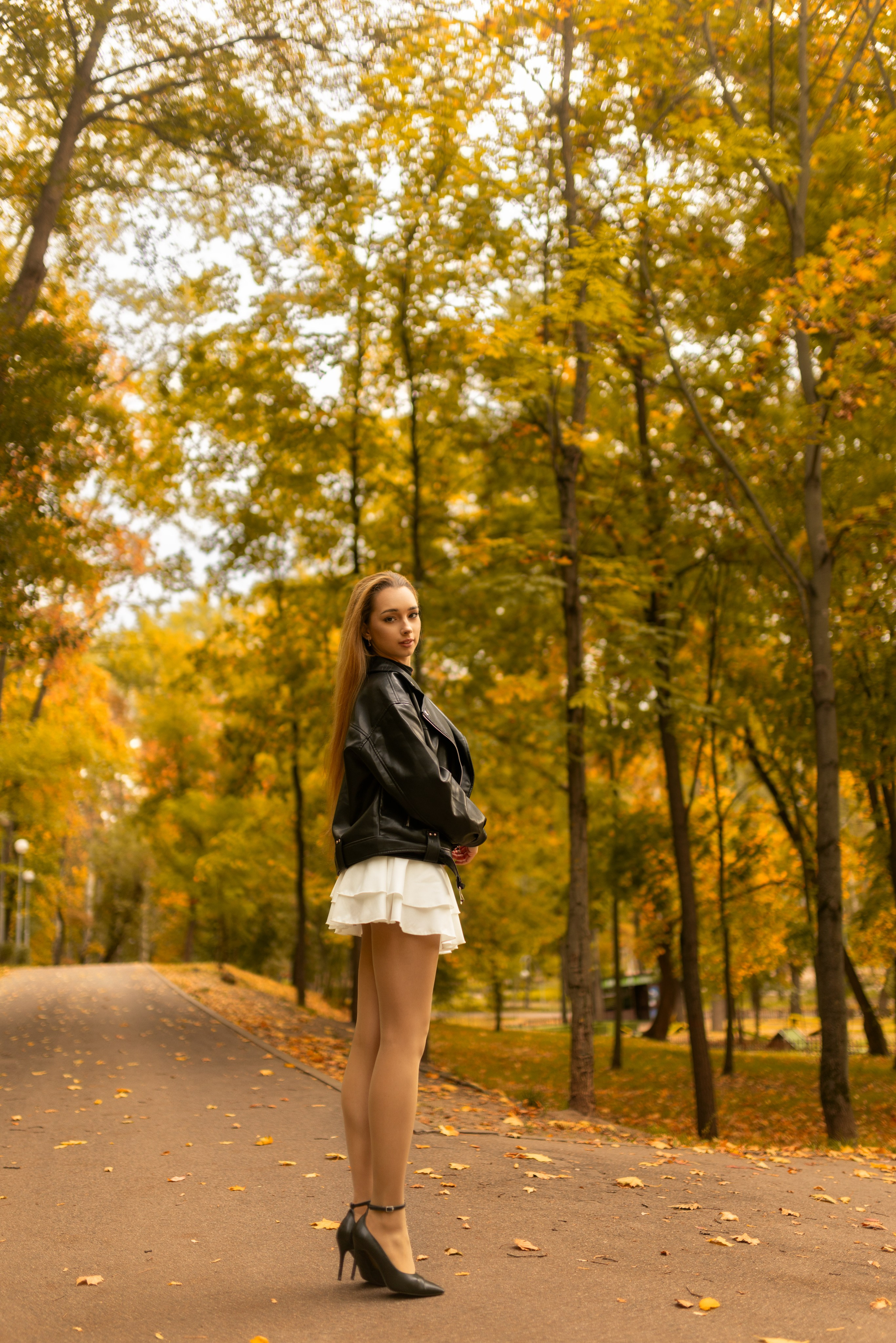 Осенний фотосет с Полиной в парке в формате «Я красивая». Дмитрий Шульгин, портретный фотограф в Воронеже