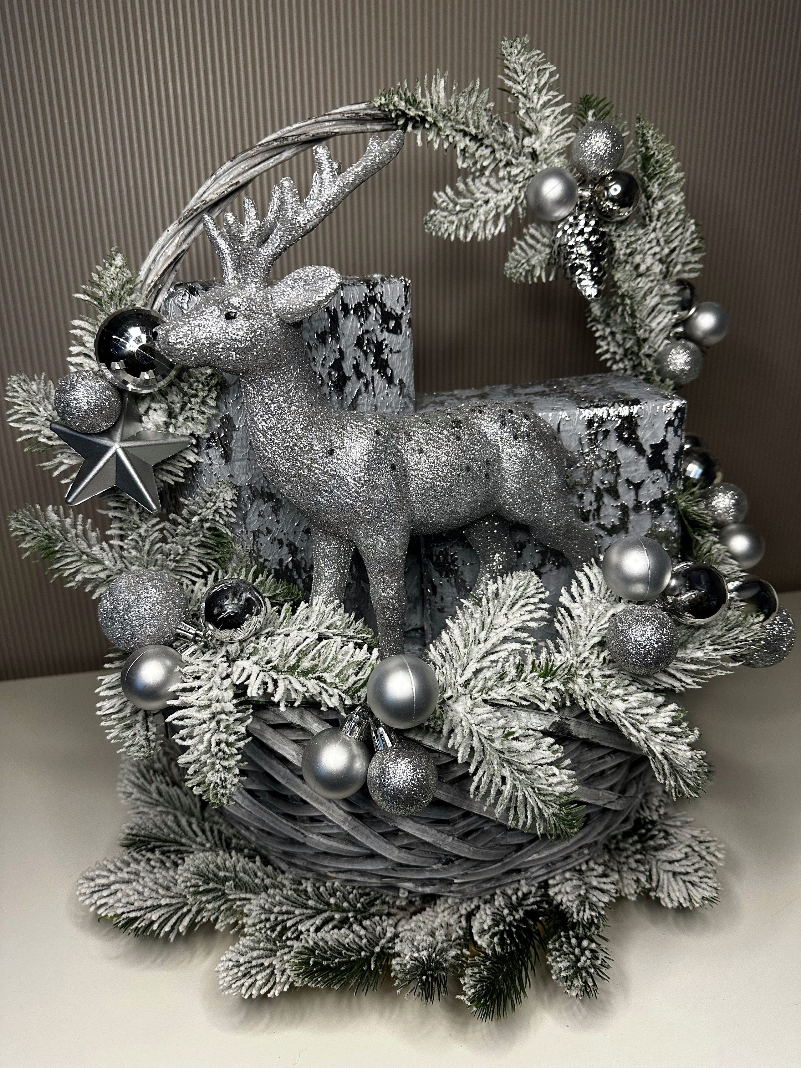 Новогодняя корзина. Студия подарочных наборов «Владия»