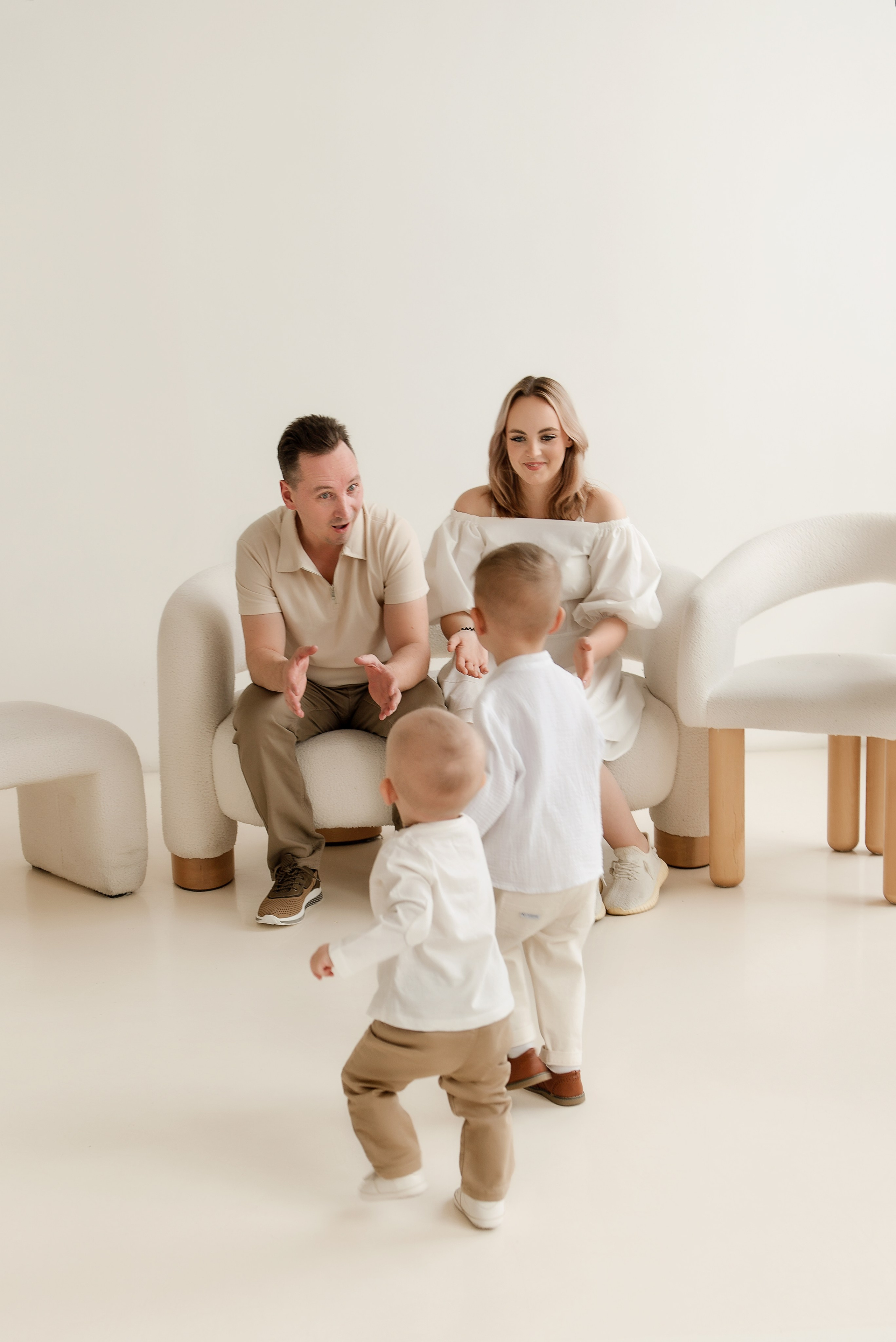 Семейная съёмка большой семьи в Москве. Детский фотограф в Долгопрудном и Москве