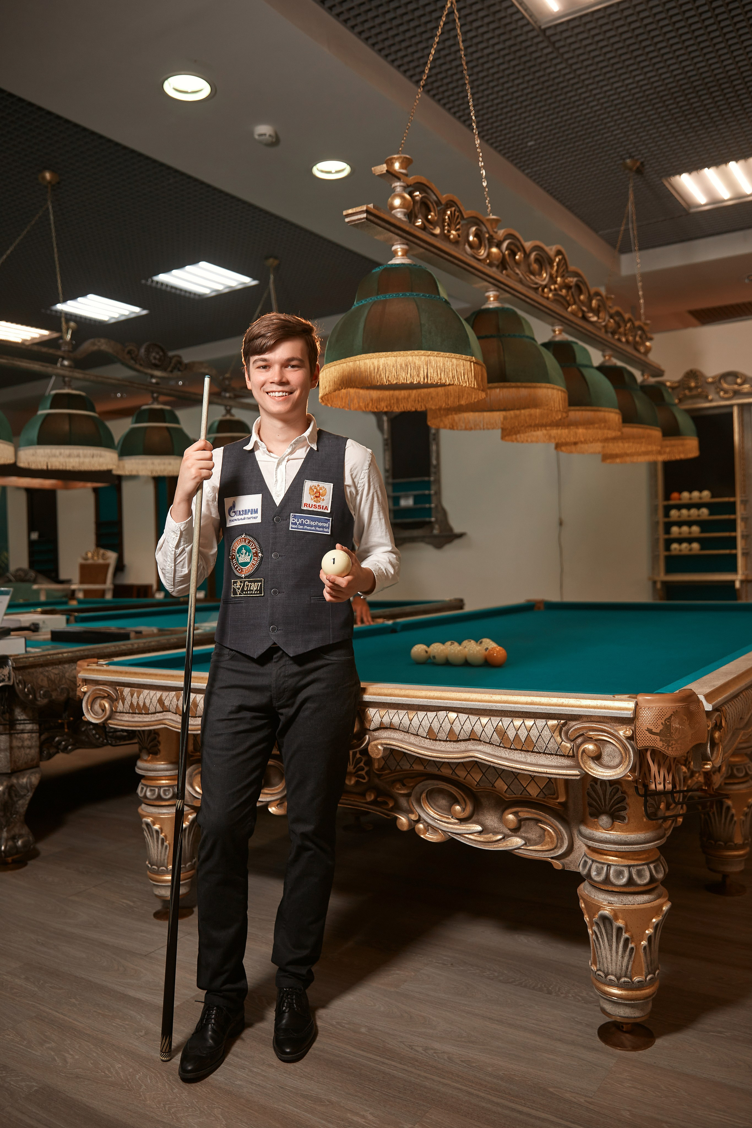 Семён За́йцев — российский профессиональный игрок в русский бильярд, мастер спорта России международного класса. Фотограф ваших самых ярких событий в Москве и СПБ. Збронская Юлия