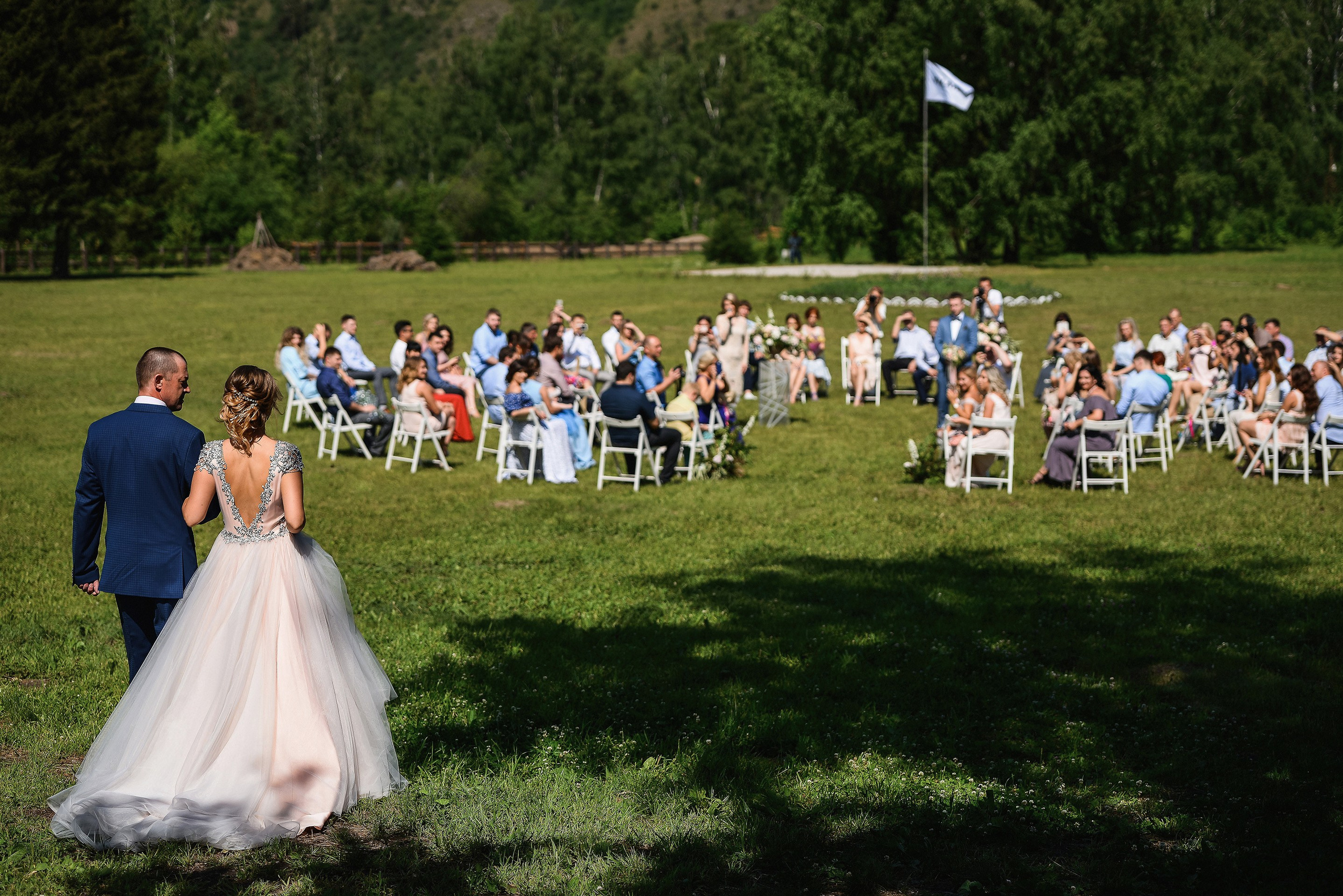 💐 Радик и Яна — душевная загородная свадьба в Villatic | Теплые фото под Красноярском. 📸 Свадебный и семейный фотограф в Красноярске Тихомиров Евгений | 17 лет опыта | 800+ свадеб