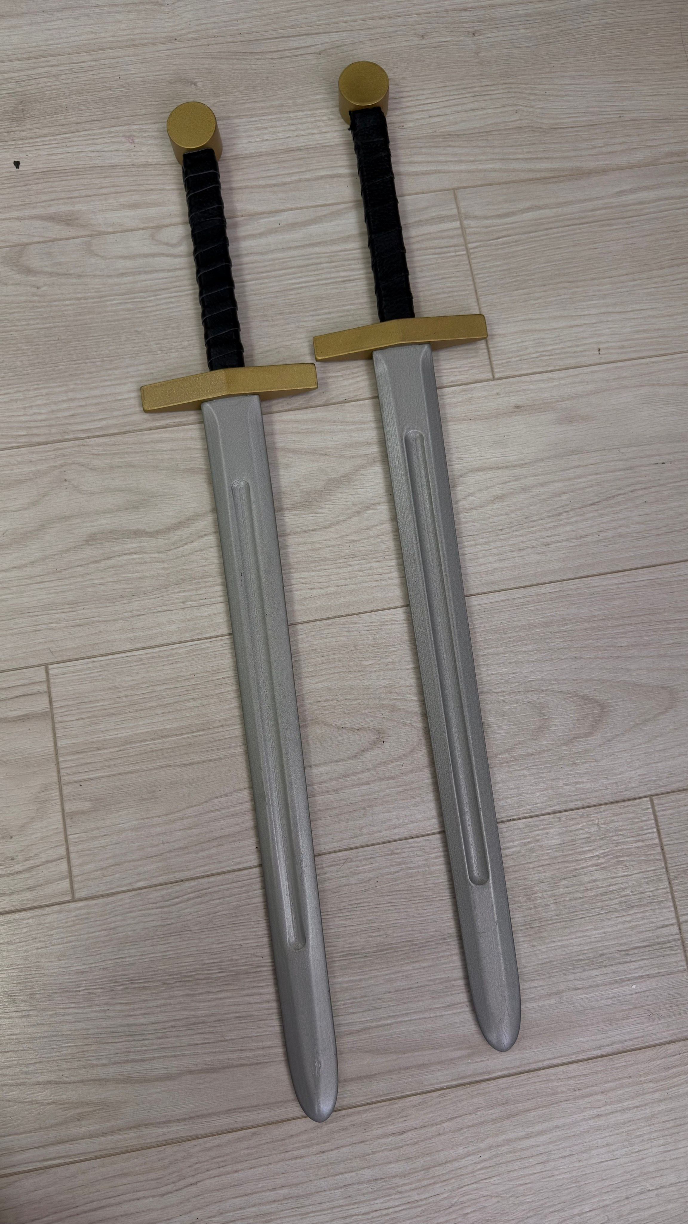 Оружейная в аренду. Аренда костюмов, платьев и реквизита для фотосессий на Камчатке