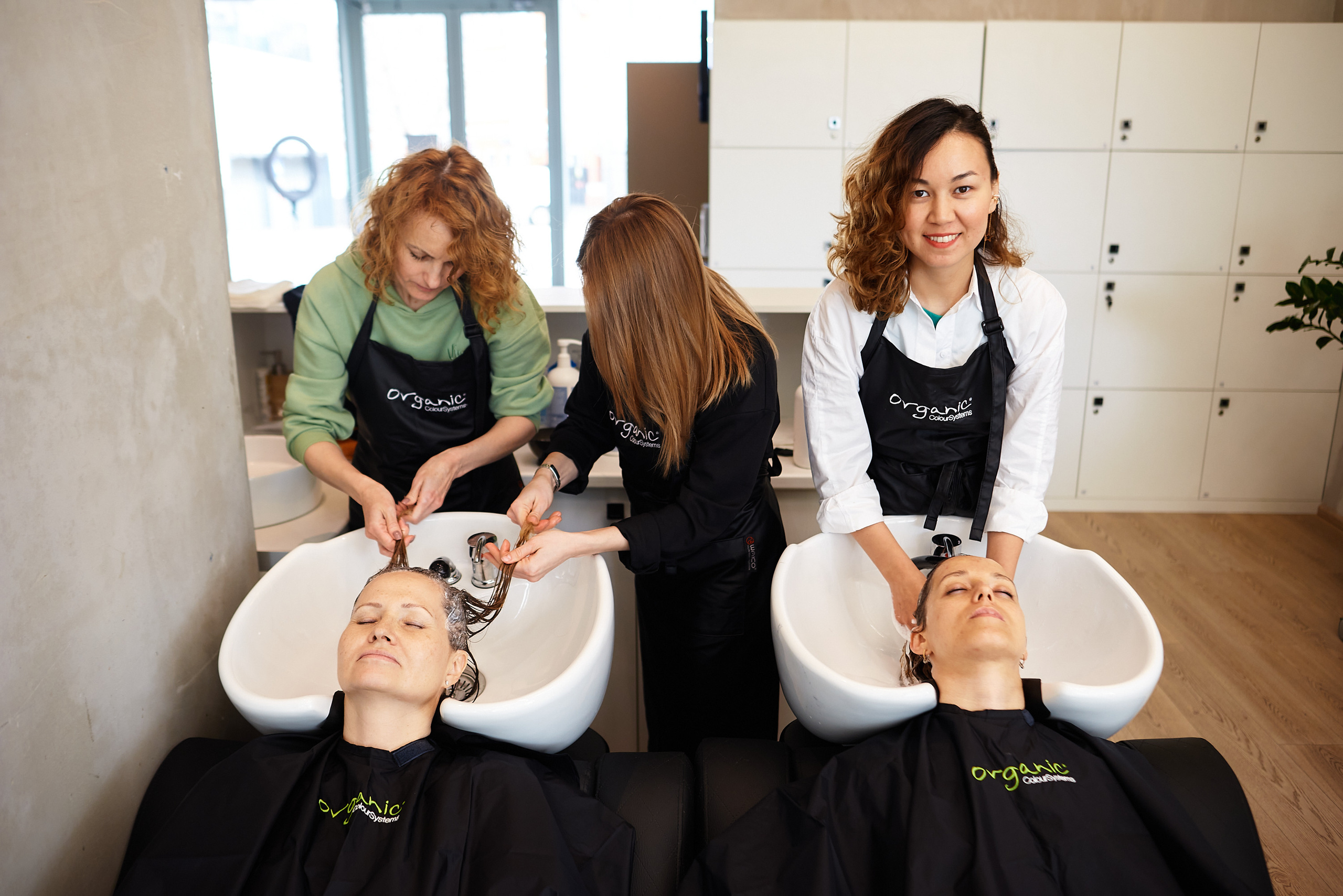 Репортажная съёмка базового семинара Organic Colour Systems. Артём Савиных — профессиональный фотограф в Москве | Репортажи, свадьбы, портреты