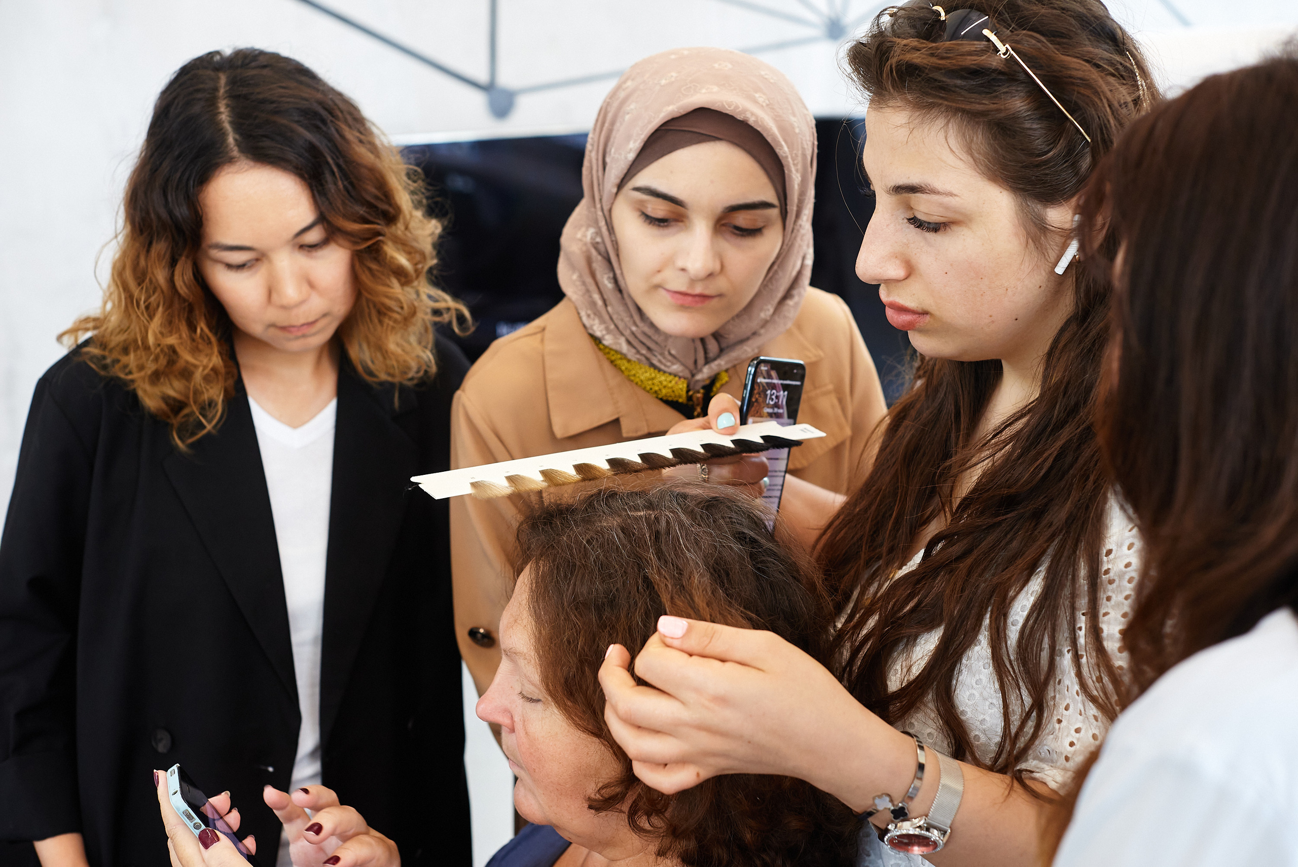 Репортажная съёмка базового семинара Organic Colour Systems. Артём Савиных — профессиональный фотограф в Москве | Репортажи, свадьбы, портреты