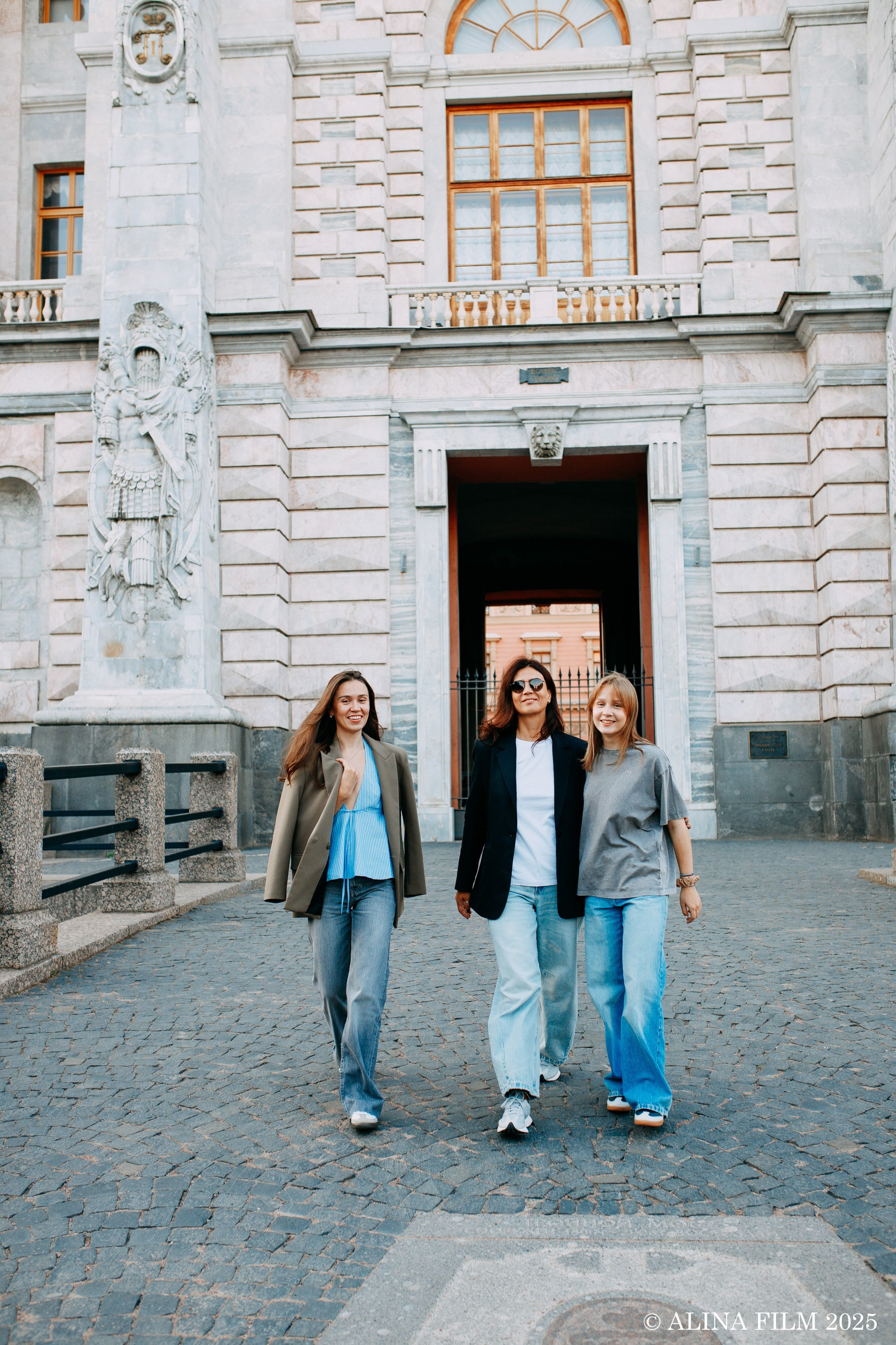 Семейная фотопрогулка у Летнего сада. Фотограф в Санкт-Петербурге Alina Film