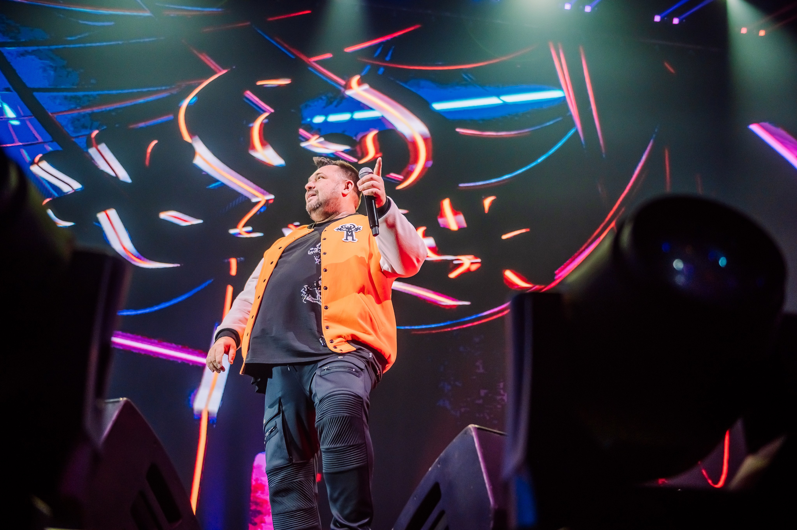 Руки вверх в Ледовом Дворце 15.11.2025. Детский фотограф, семейный фотограф и репортажи в Кемерово