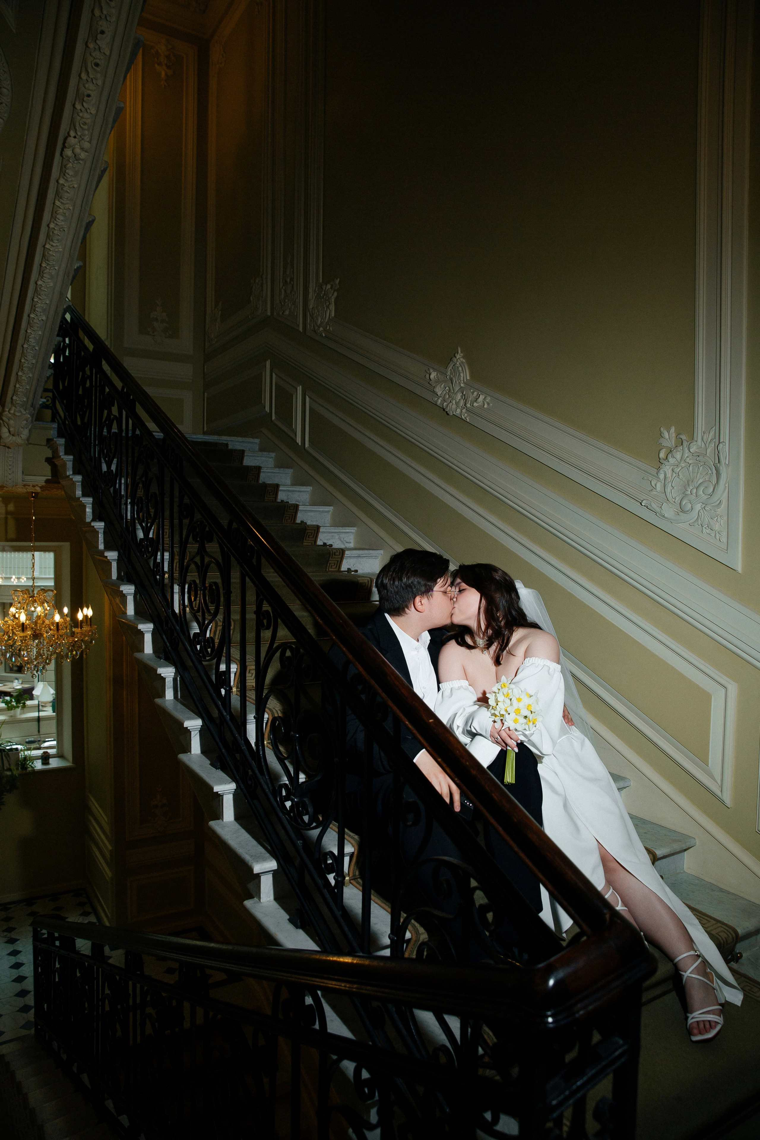 Съемка в отеле и регистрация прохладным майским днем. Свадебный фотограф в Санкт-Петербурге Вика Стукачева