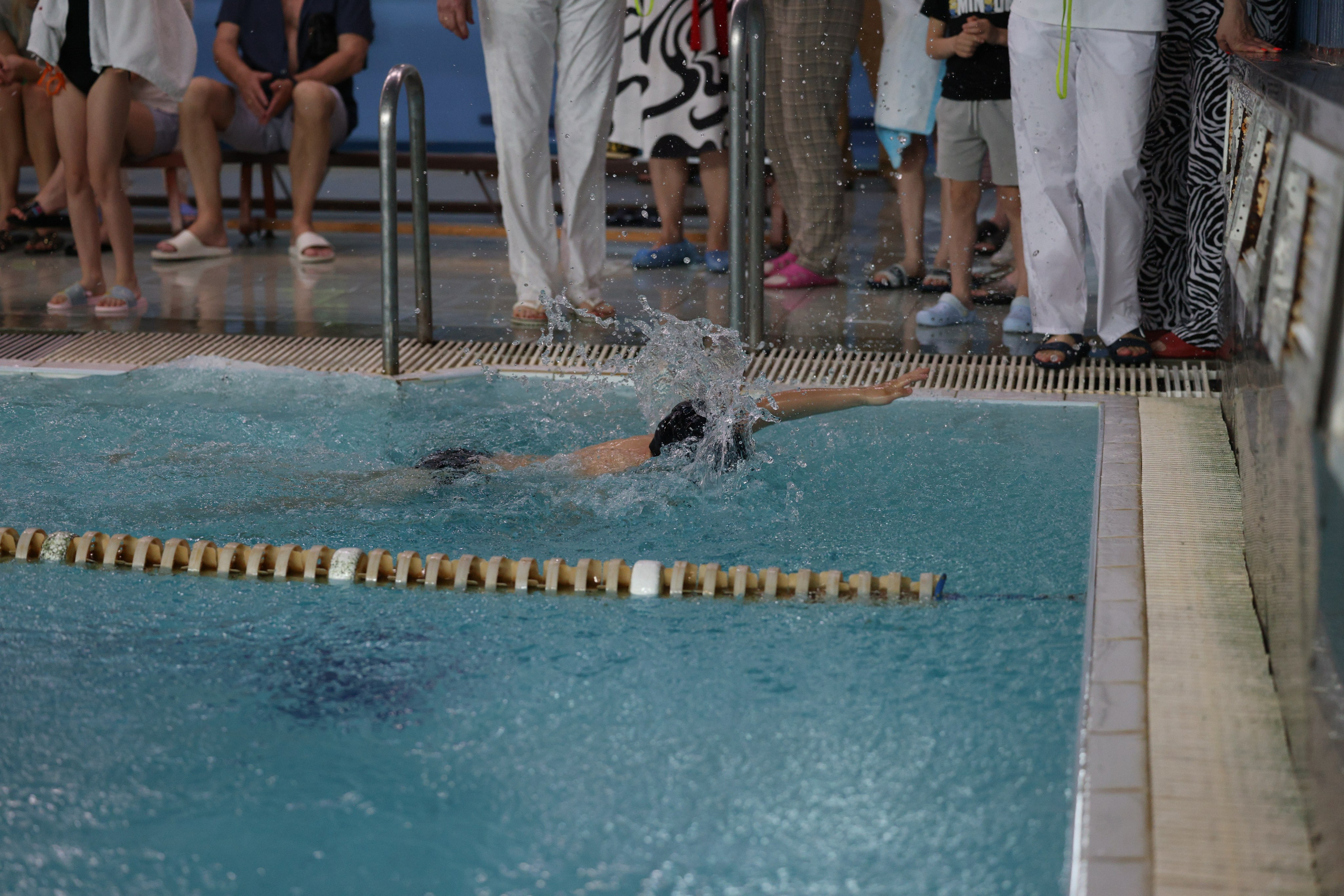 Веселый дельфин. Плавание. Дети 8-9 лет. Фотограф Александр Заломаев