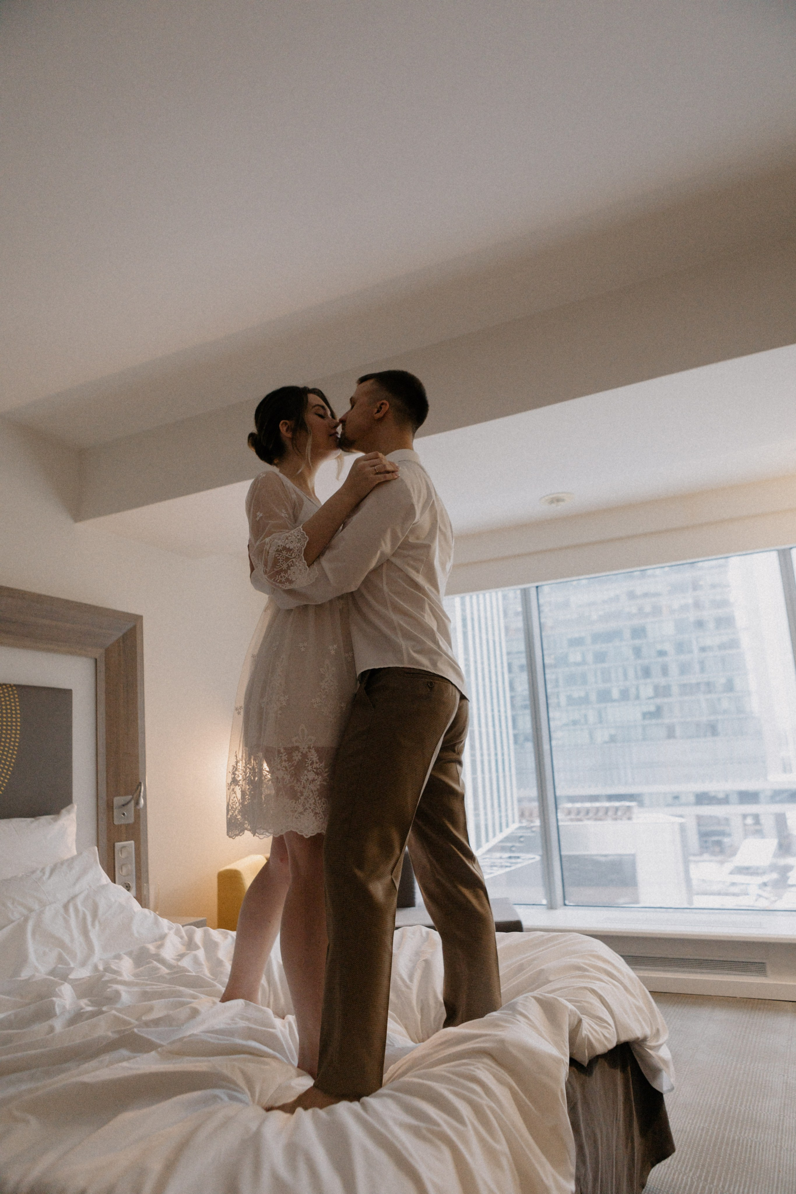 Ксюша и Илья. Утро в отеле роспись в Birds. Свадебный и портретный фотограф в Москве Анастасия Масюк