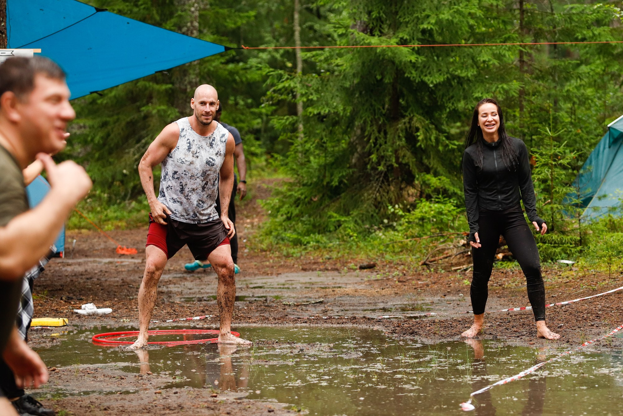 «Последний герой» в лагере для взрослых «Изи». Фотограф Дарья Попова