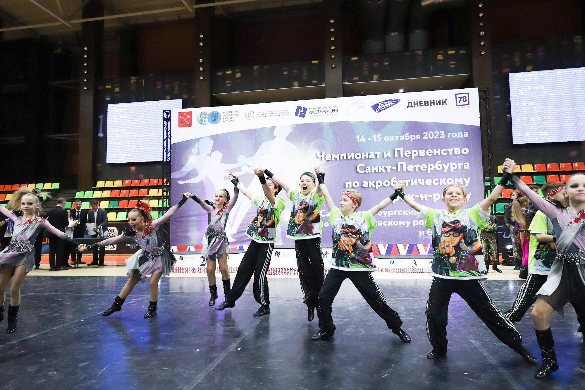 Чемпионат и Первенство Санкт-Петербурга по акробатическому рок-н-роллу. Фотограф Дарья Попова