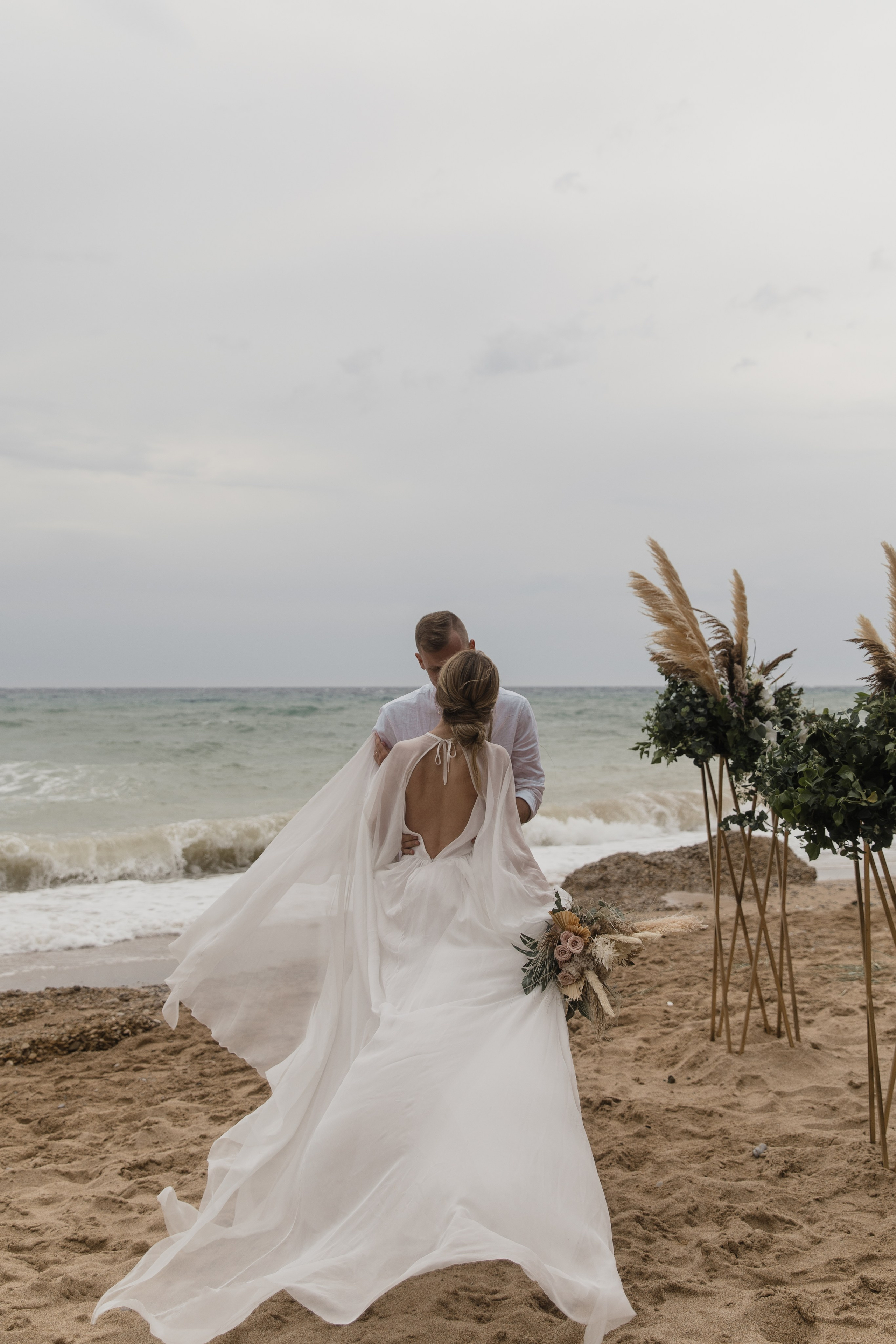 На берегу моря…. СВАДЕБНЫЙ ФОТОГРАФ В КРЫМУ И СЕВАСТОПОЛЕ