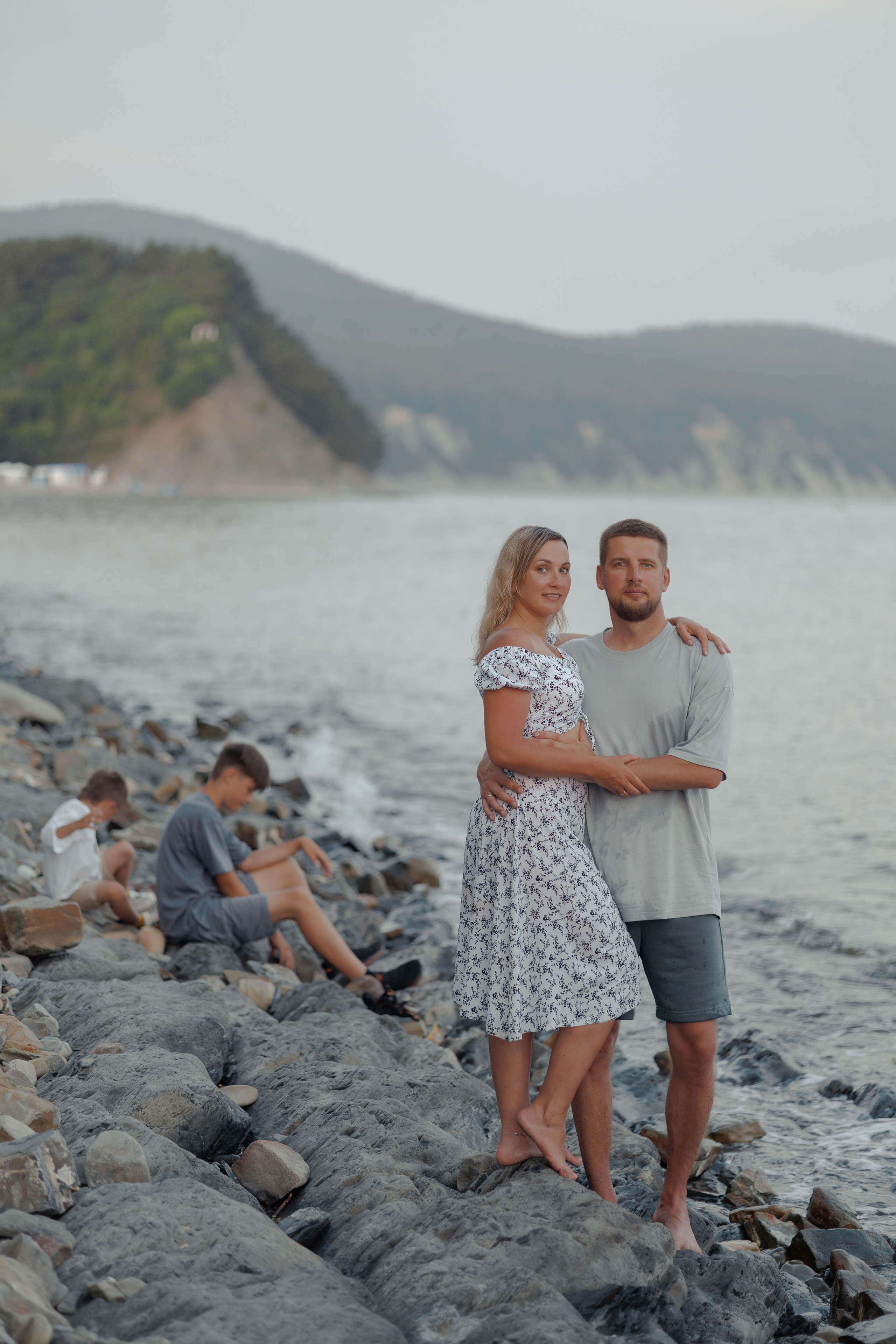 Семейная прогулка на берегу моря. Семейный и портретный фотограф в Геленджике Любовь Бодрова