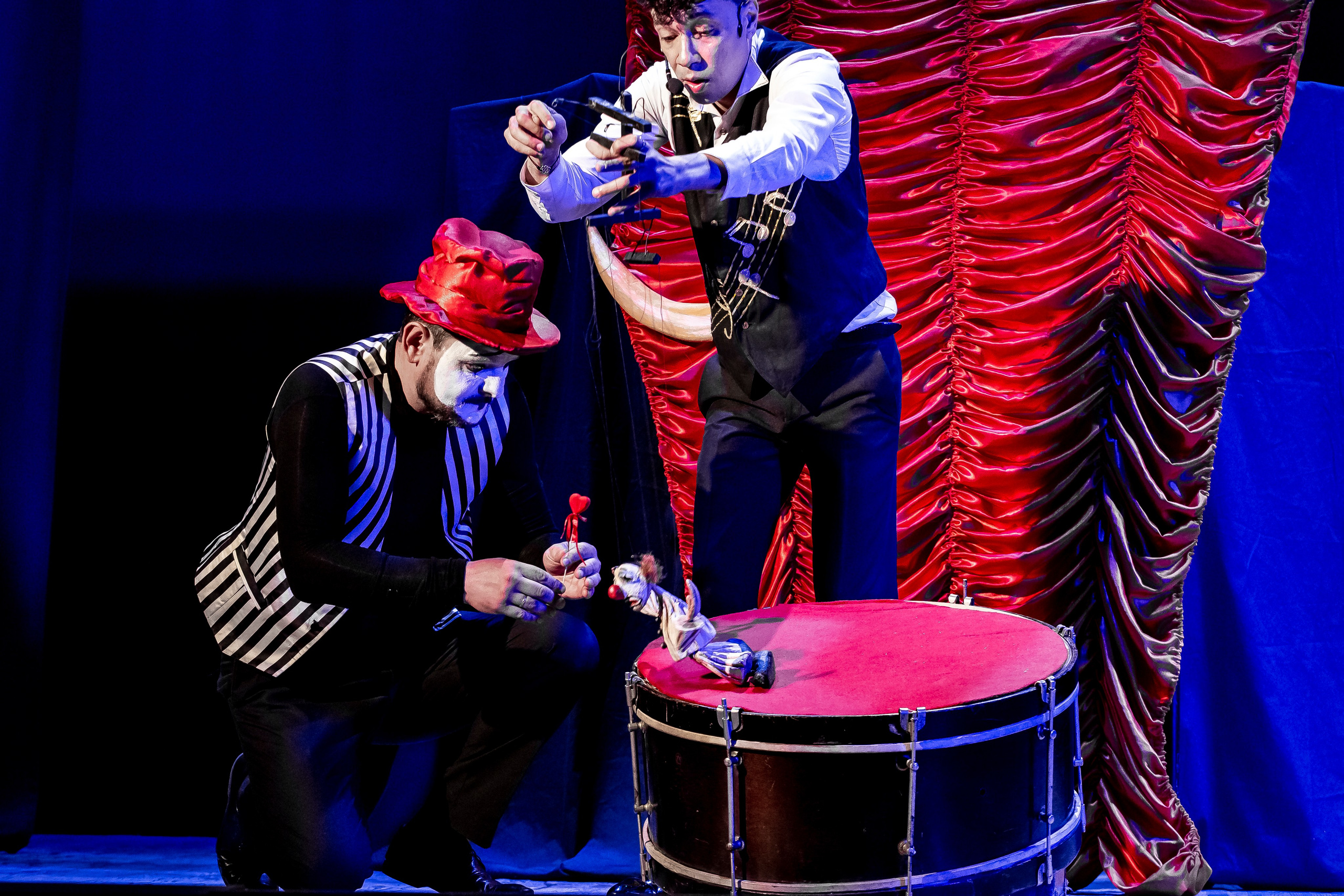 Цирк из Саквояжа спектакль театра САКВОЯЖ. Фотограф в Сочи Юрий Шептаев