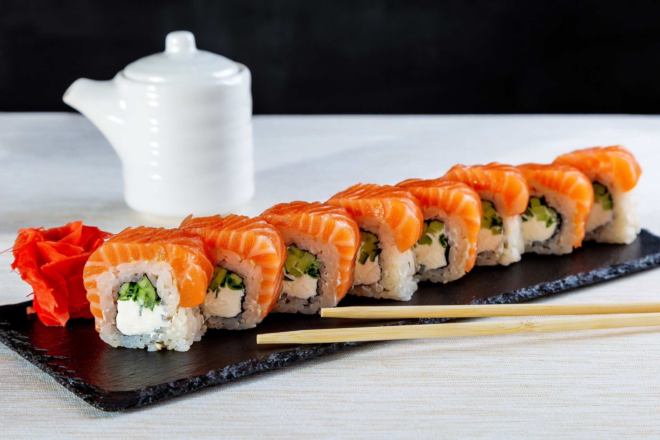 Роллы с лососем