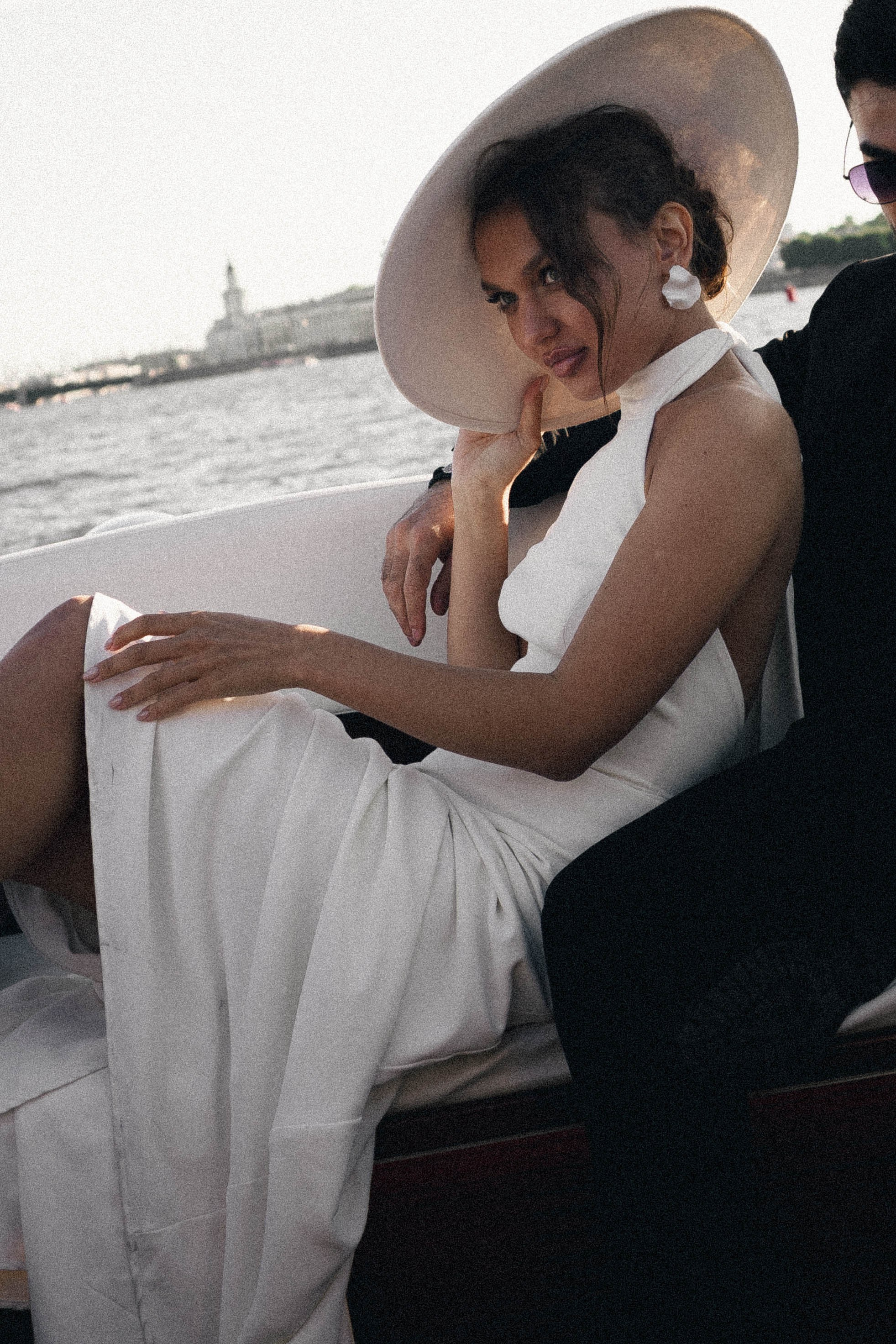 СВАДЕНБНАЯ СЬЕМКА НА КАТЕРЕ ПО КАНАЛАМ САНКТ-ПЕТЕРБУРГА И В АКВАТОРИИ НЕВЫ. Профессиональный фотограф, Санкт-Петербург — Виктория Богомолова