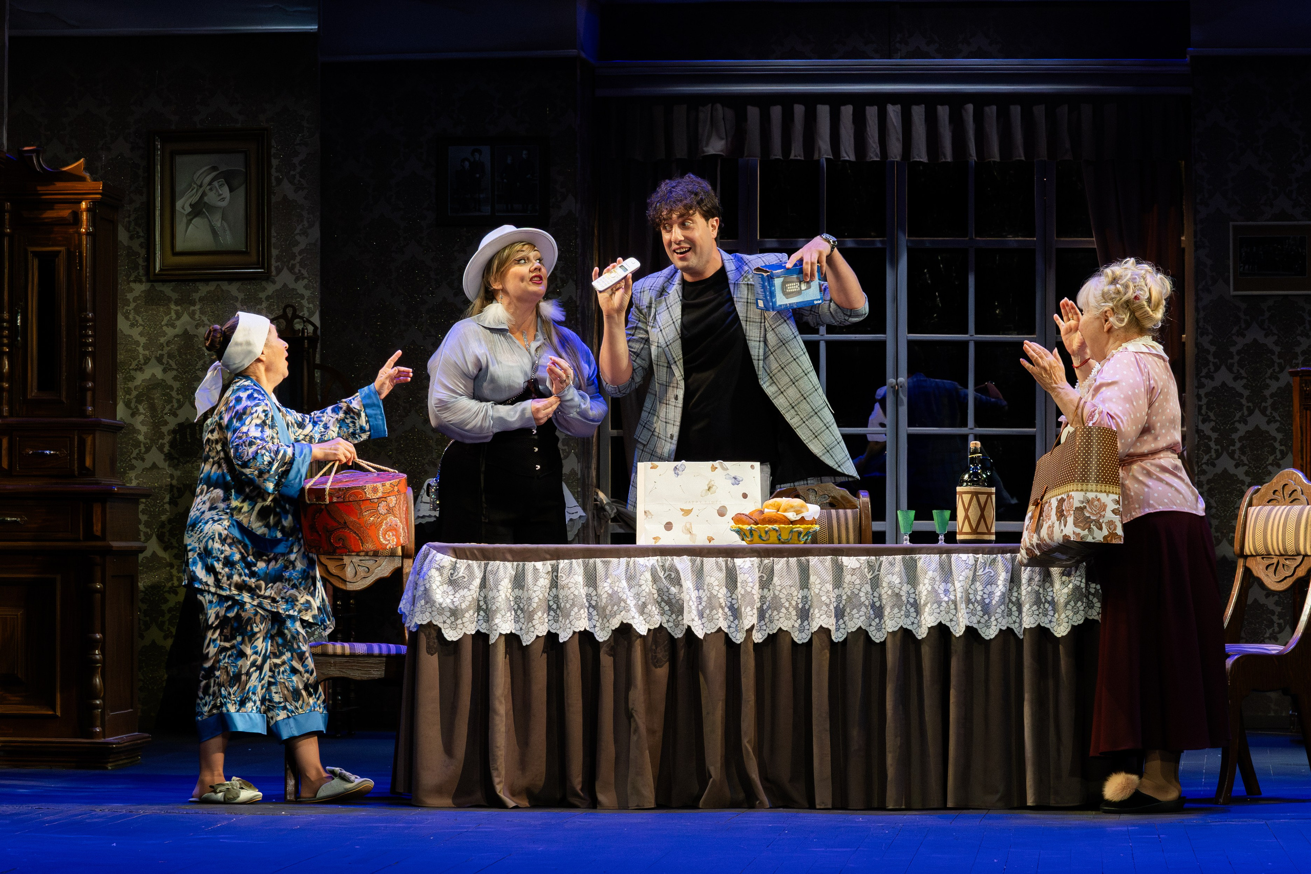 Театр Юного Зрителя «Отчаянные Тетки». Фотограф Марк Файзулин