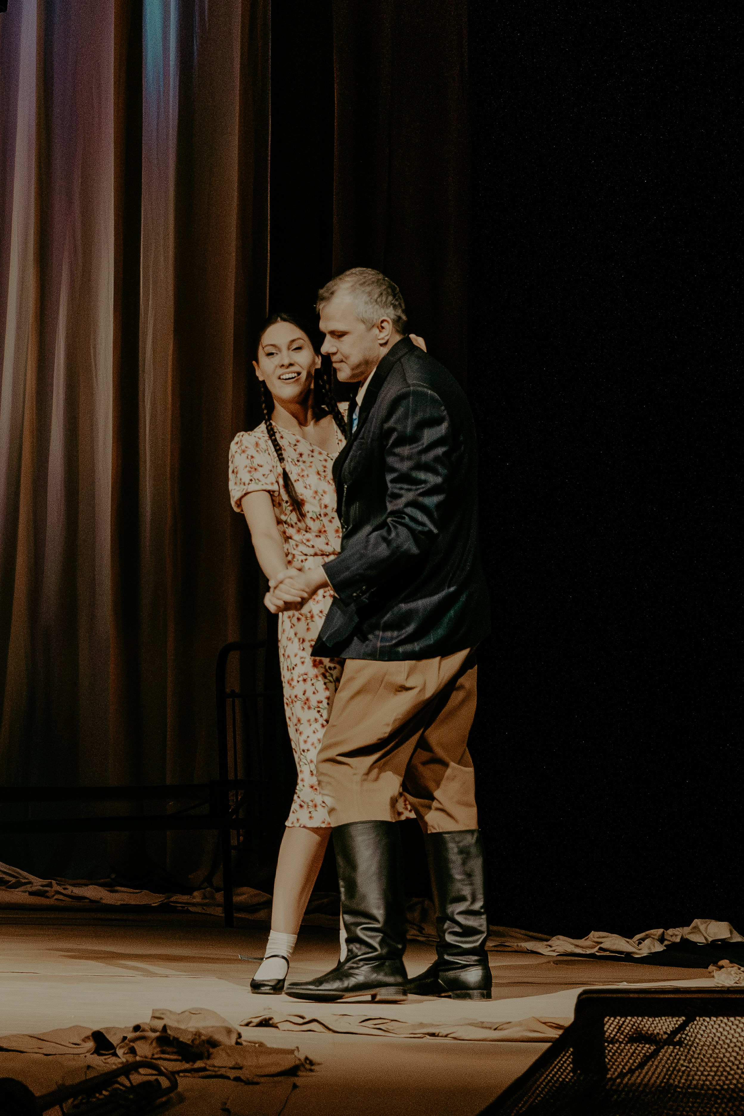 Театр Юного Зрителя " Не покидай меня». Фотограф Марк Файзулин