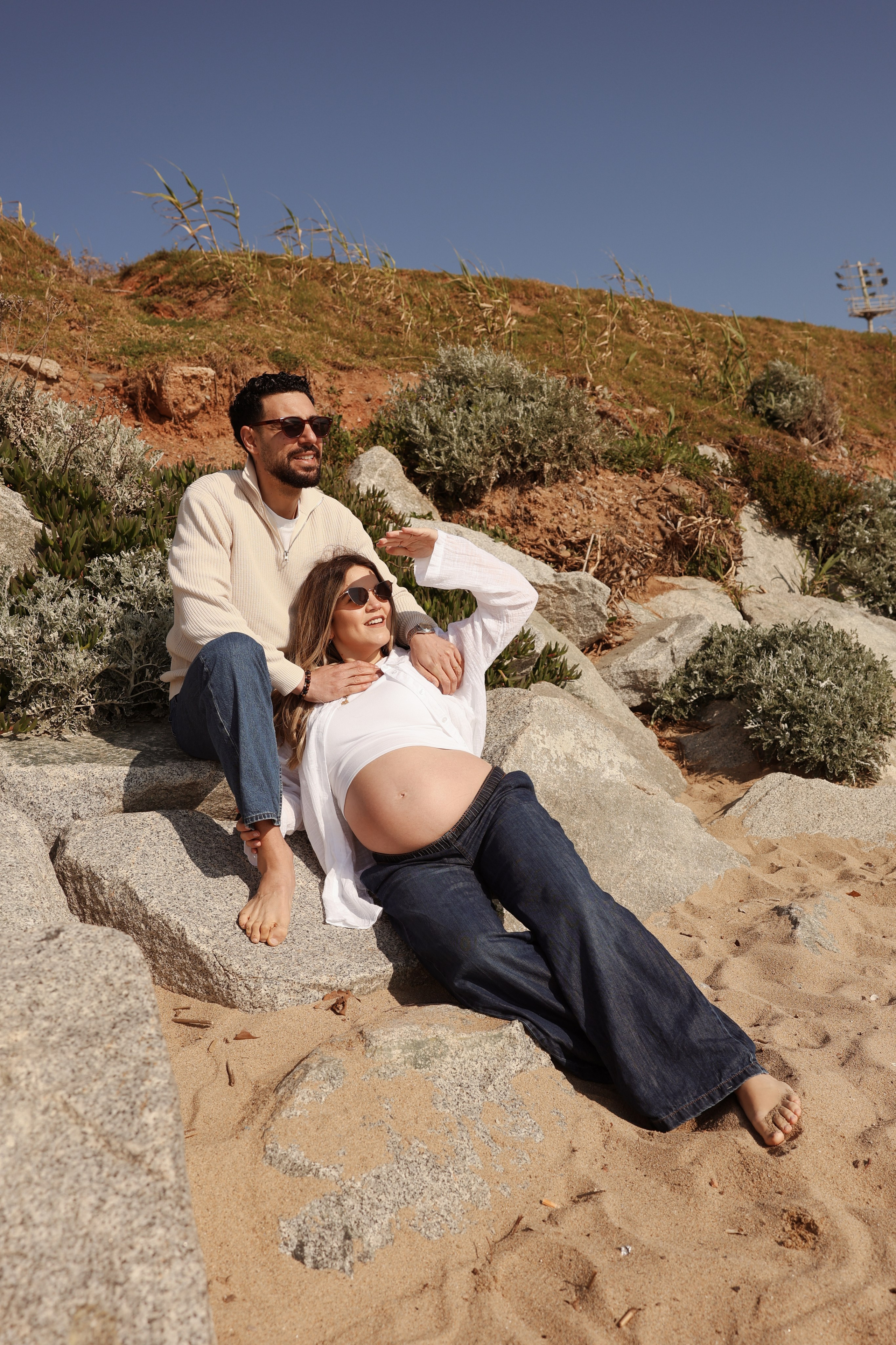 Sunny morning at the sea. Natalia Zhuravleva|family, newborn, maternity photographer in Barcelona