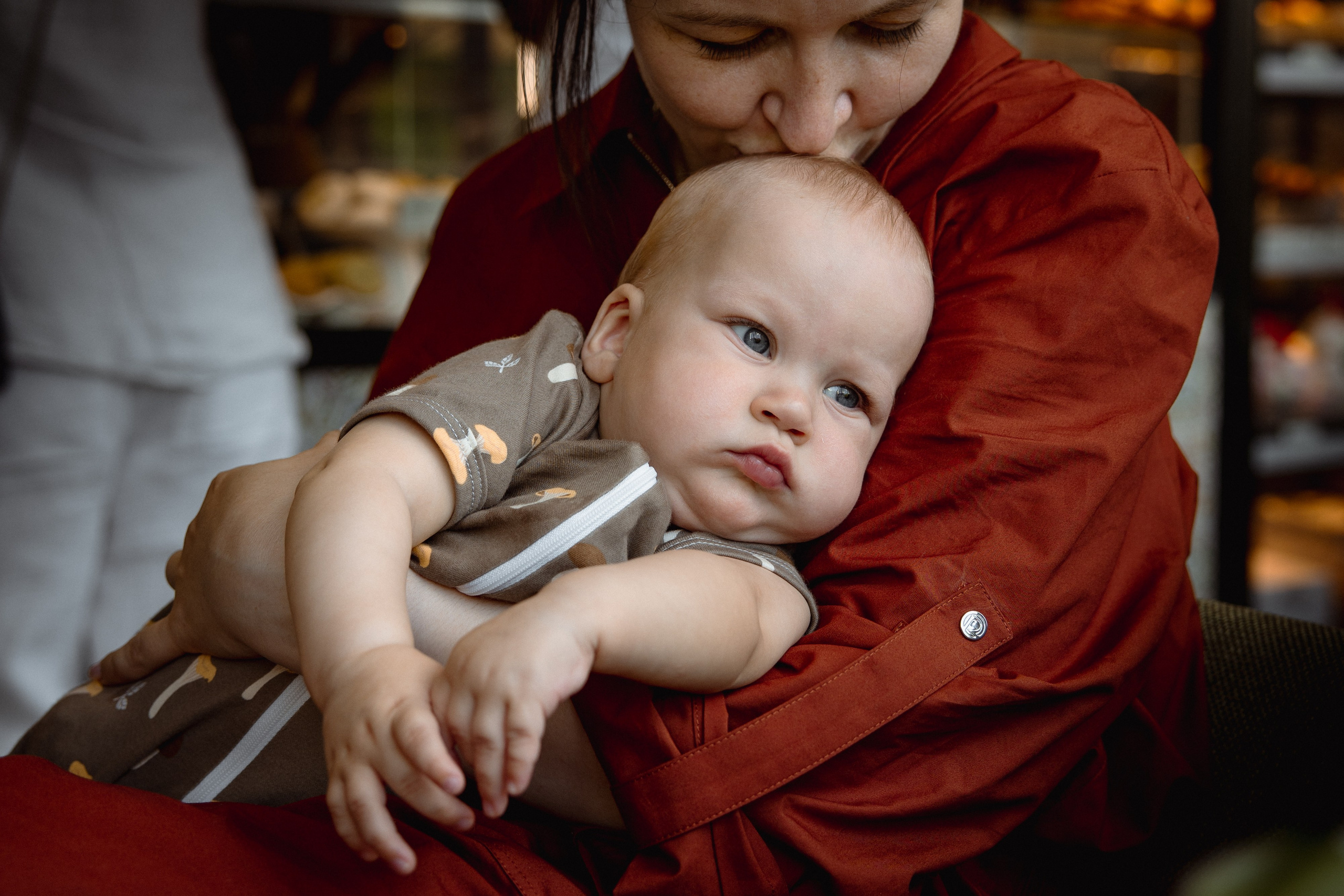 Настя с сыном у Alma-Mater. Ваш семейный newborn и lifestyle фотограф в СПБ Наталья Журавлева