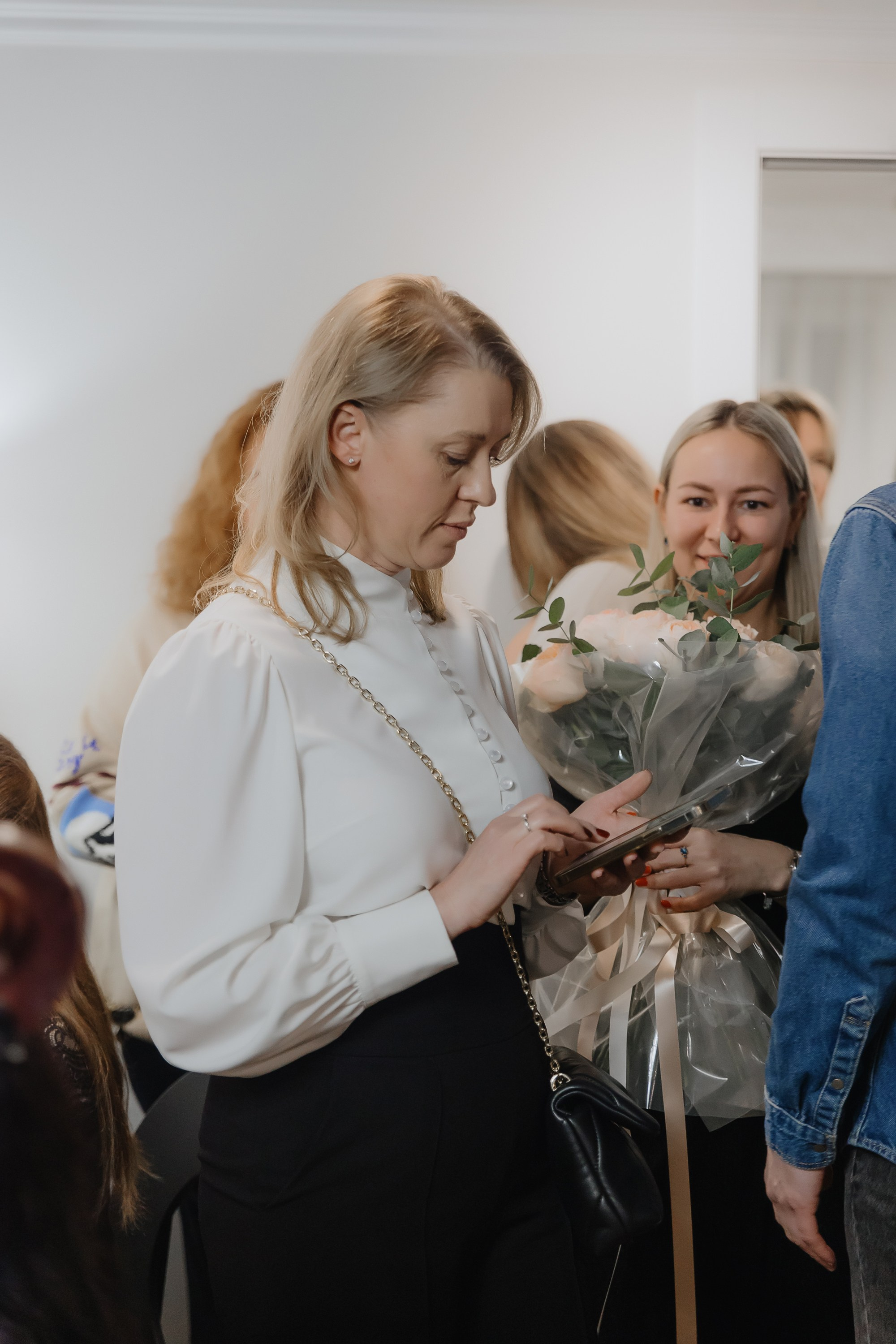 Открытие нового пространства интерьерного салона L. DECO в феврале 2025. L. Deco интерьерный салон. Краски/обои/лепной декор