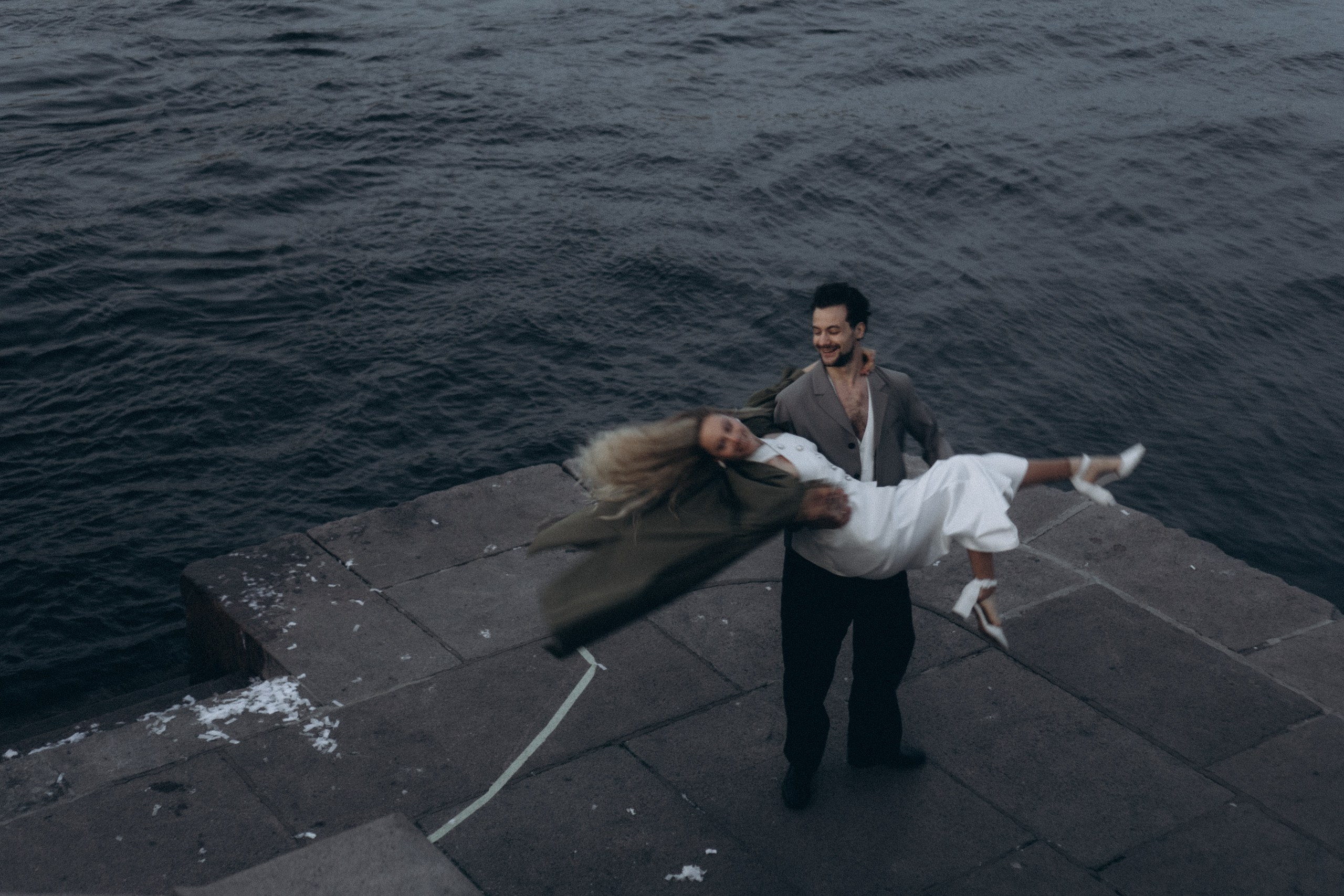 СВАДЕБНАЯ СЬЕМКА ПАРЫ НА РАССВЕТЕ В БЕЛЫЕ НОЧИ И ПРОГУЛКА С РАЗВОДНЫМИ МОСТАМИ И ПИКНИК ВОЗЛЕ ИСАКИЕВСКОГО СОБОРА. Профессиональный фотограф, Санкт-Петербург — Виктория Богомолова