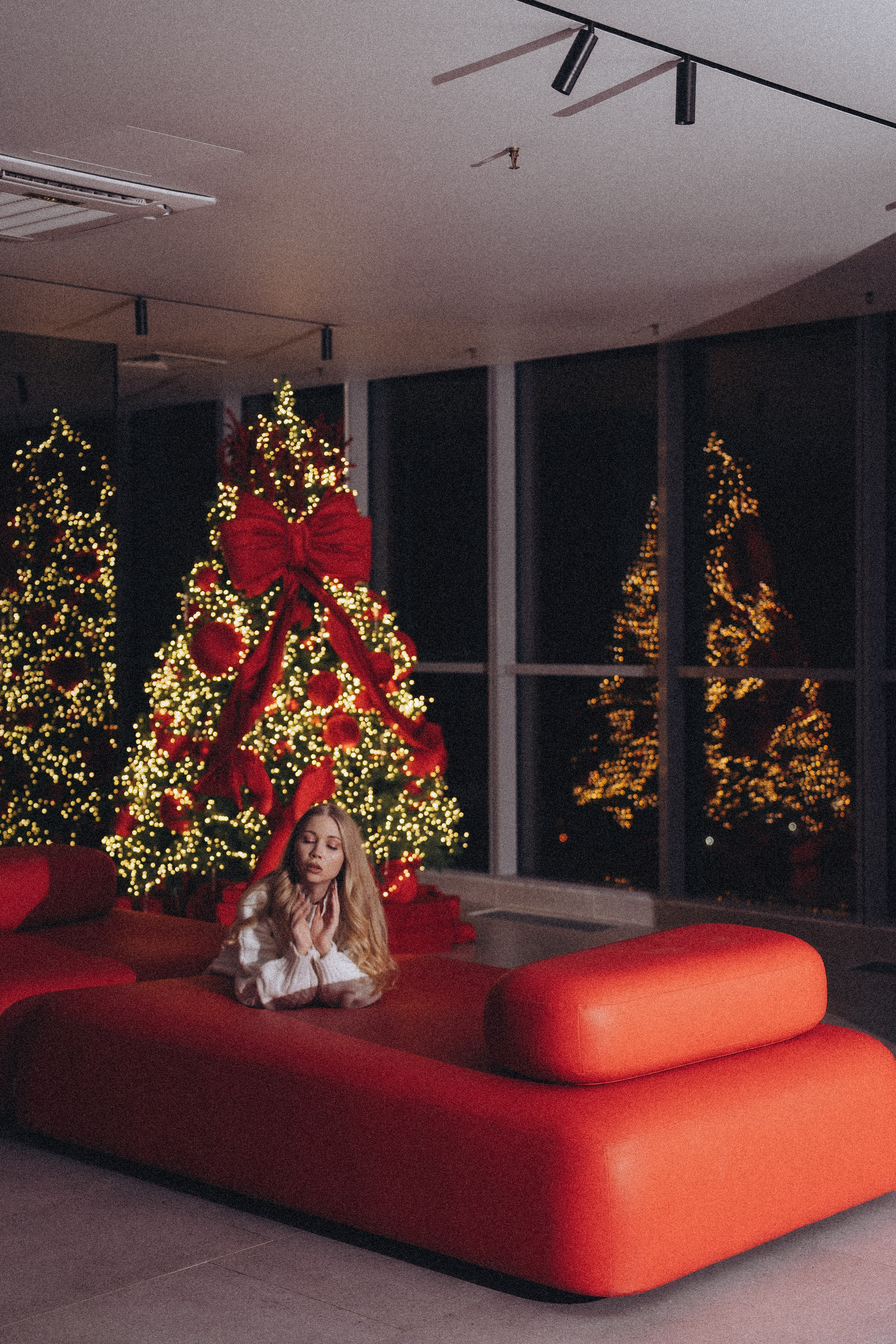 ФОТОСЕССИЯ К НОВОМУ ГОДУ В СТУДИИ С ЕЛОЧКОЙ КРАСИВЫЙ ОБРАЗ. Профессиональный фотограф, Санкт-Петербург — Виктория Богомолова