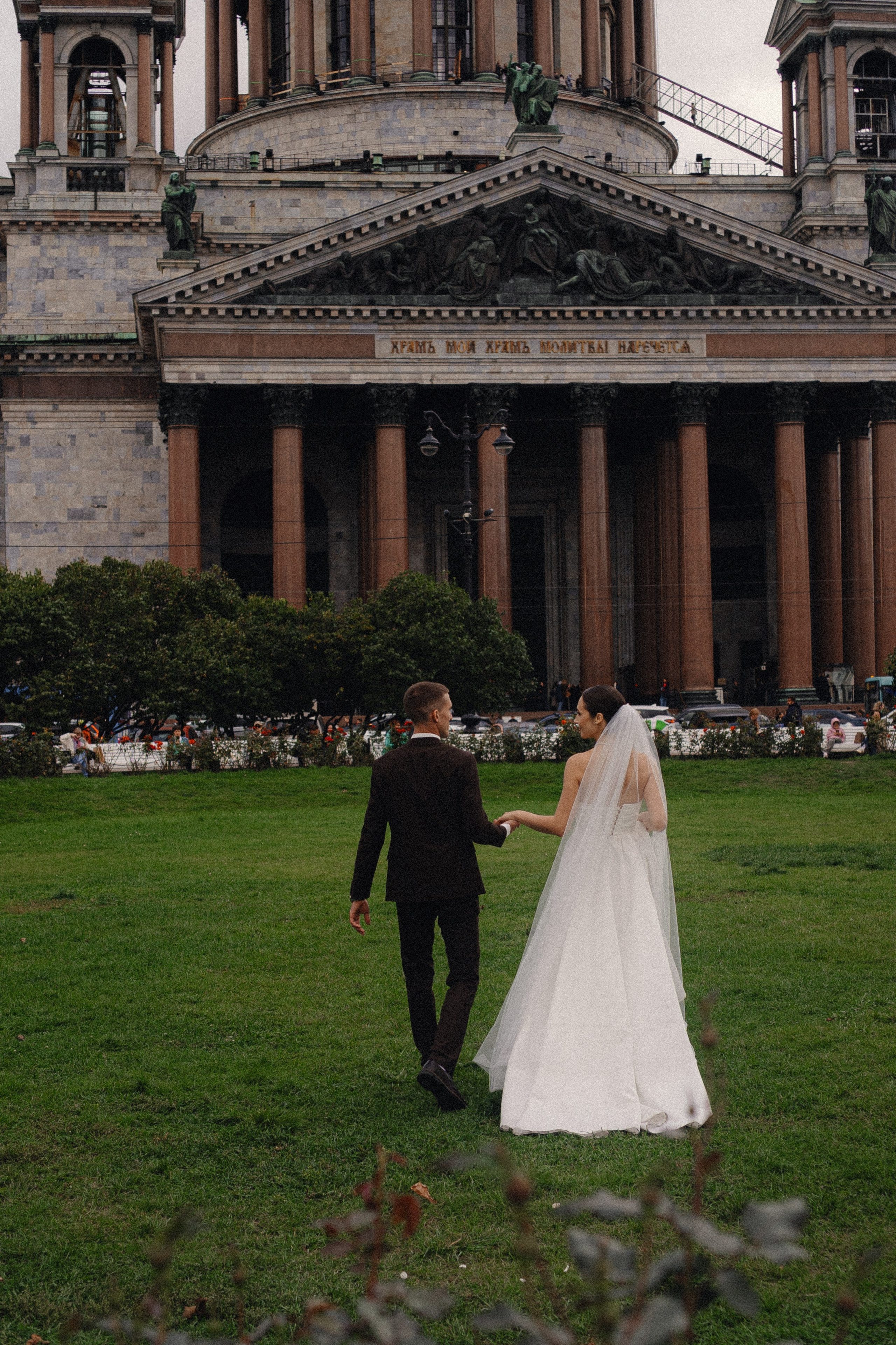 СВАДЕБНАЯ ПРОГУЛКА В САНТК-ПЕТЕРБУРГЕ (ИСАКИЕВСКИЙ СОБОР, ЗИМНЯЯ КАНАВКА, ЭРМИТАЖ И БОЛЬШАЯ МОРСКАЯ УЛИЦА). Профессиональный фотограф, Санкт-Петербург — Виктория Богомолова