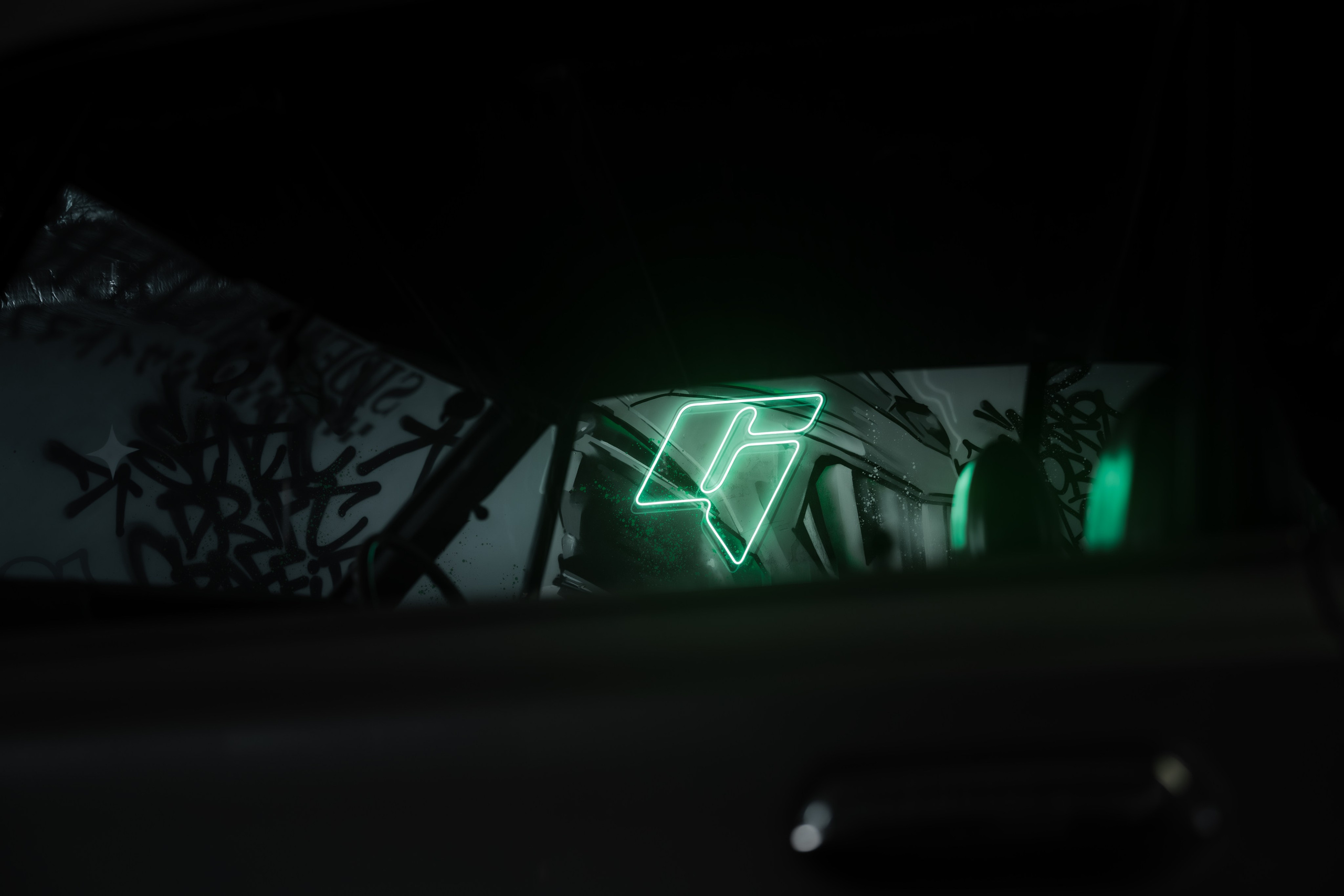 //GROUNDED2025. Автомобильный фотограф