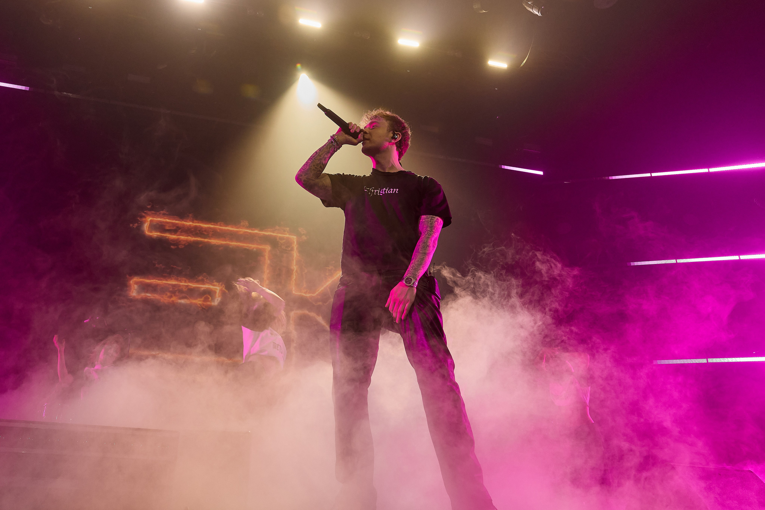 Egor Kreed. Святослав Лебедев | Рекламный фотограф — Коммерческая съемка, Арт-дирекшн, AI-интеграция