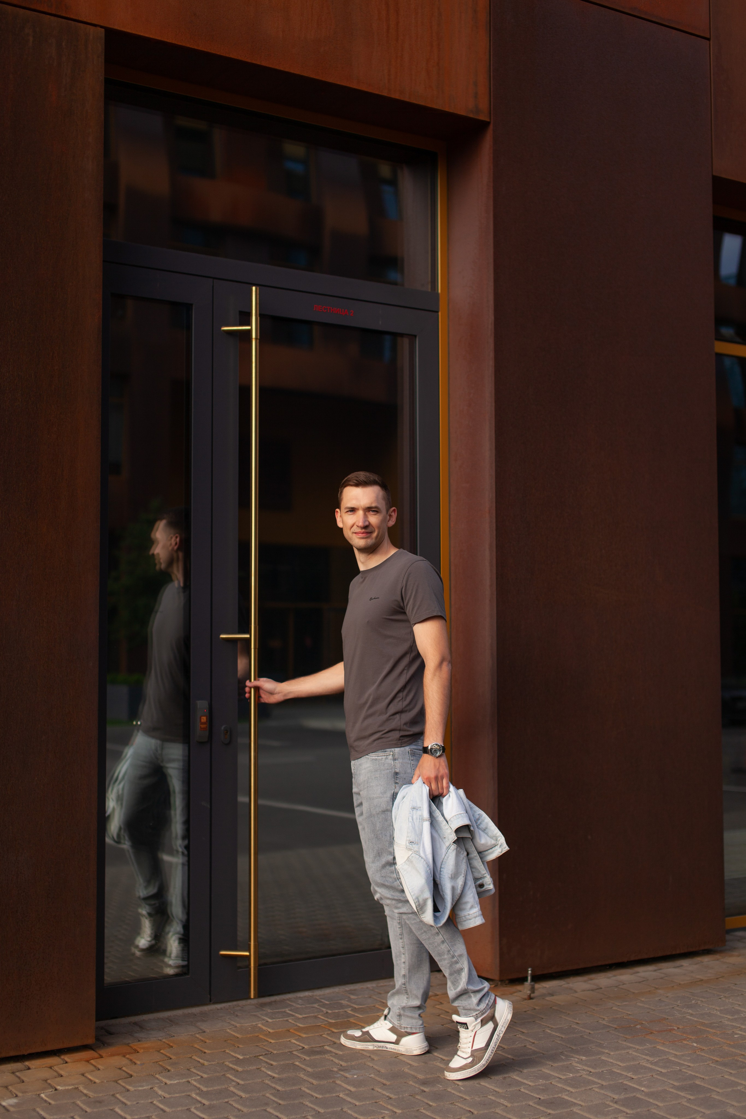 Дмитрий Ященков. Двойняшки-фотографы Анна и Анастасия в Санкт-Петербурге