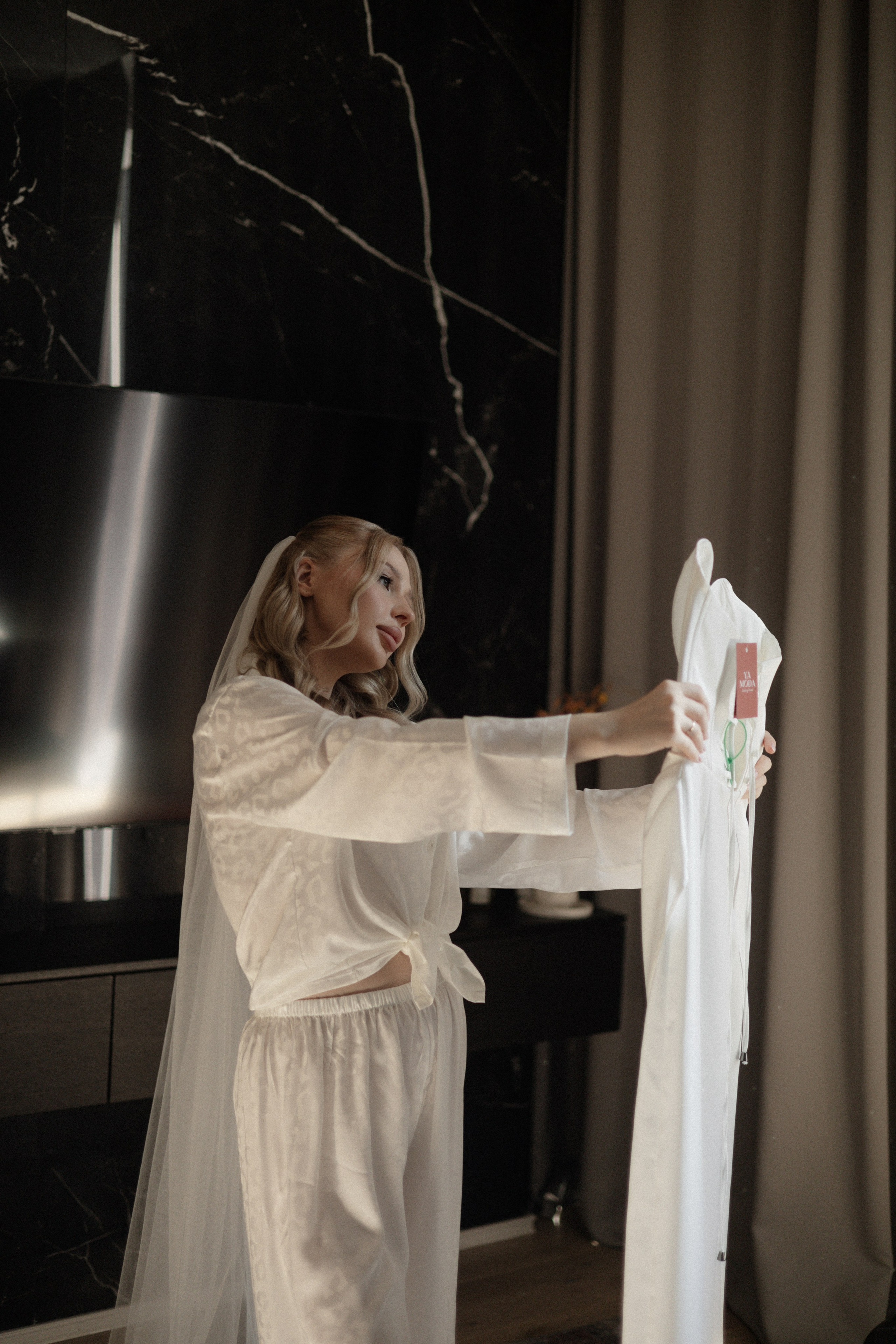 Арина и Дима. Сборы, роспись и прогулка. Свадебный и портретный фотограф в Москве Анастасия Масюк